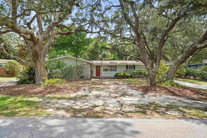121 Gilmore Dr Gulf Breeze FL 32561