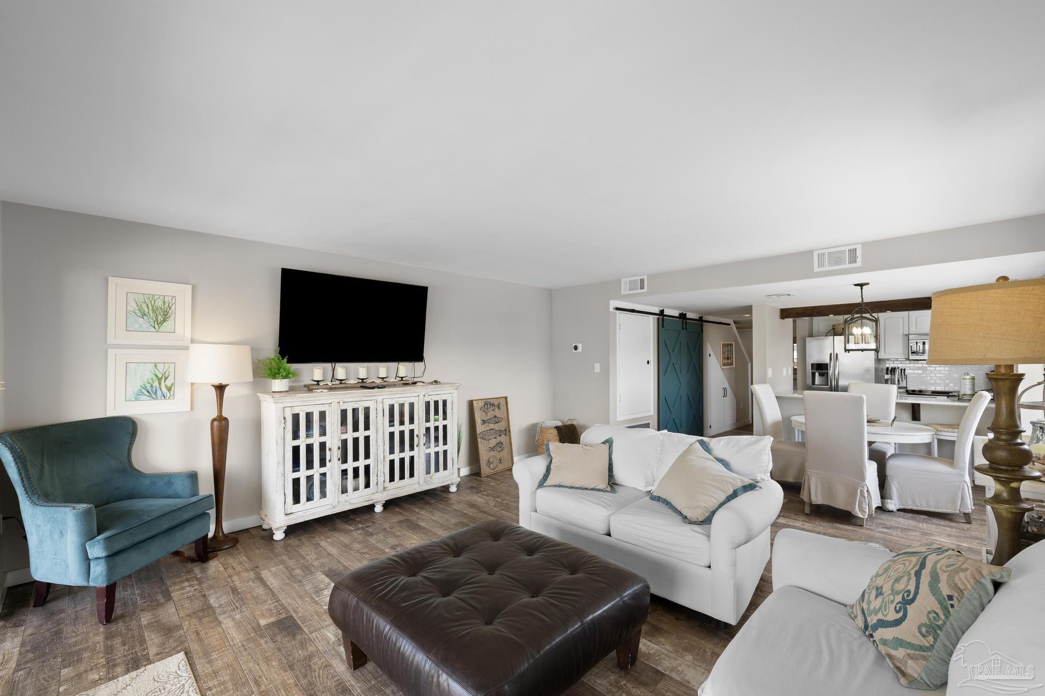 900 Ft Pickens Rd 426