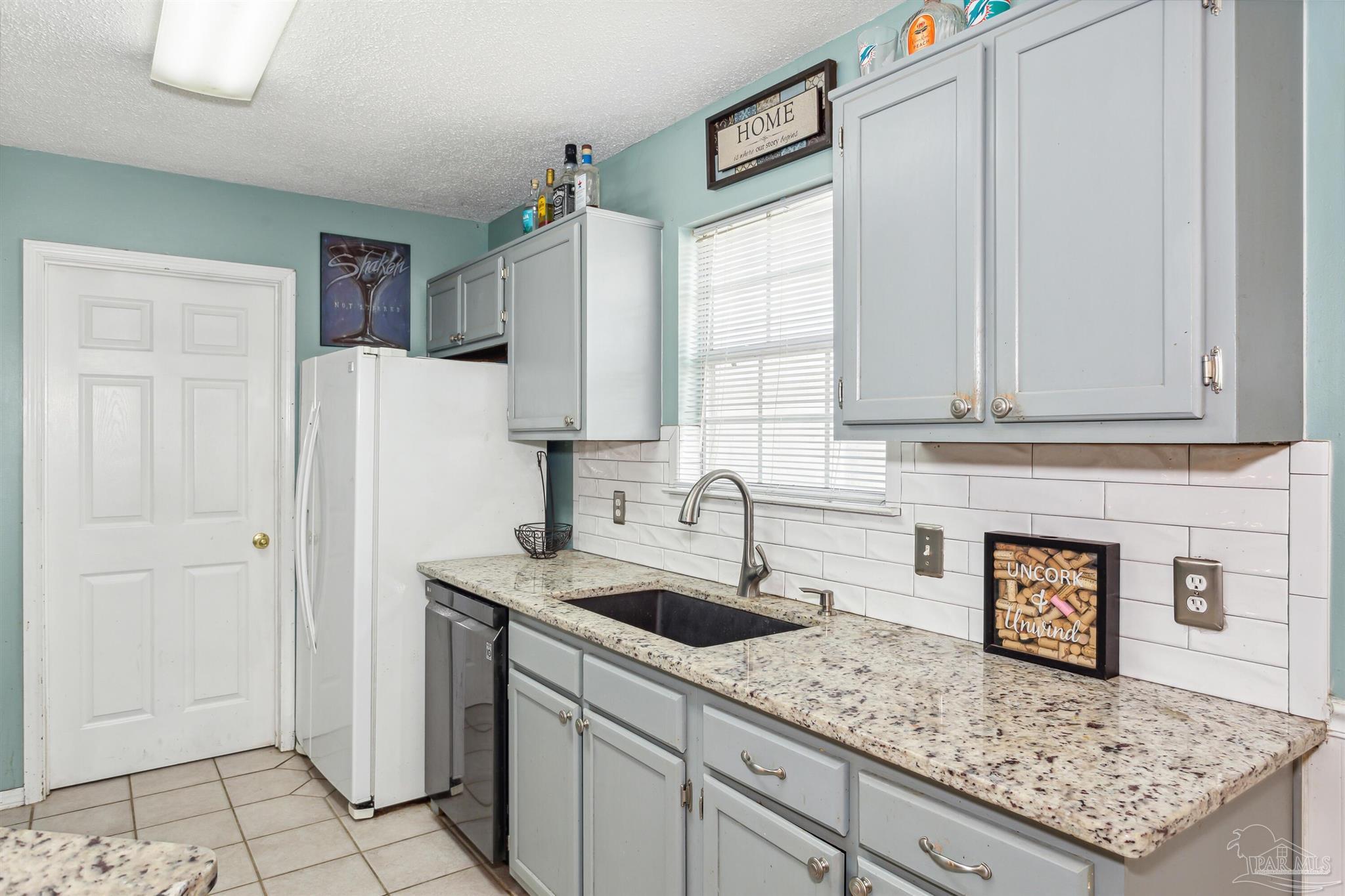 Navarre, Florida 32566, United States, 3 Bedrooms Bedrooms, ,2 BathroomsBathrooms,Residential,Pending,51872