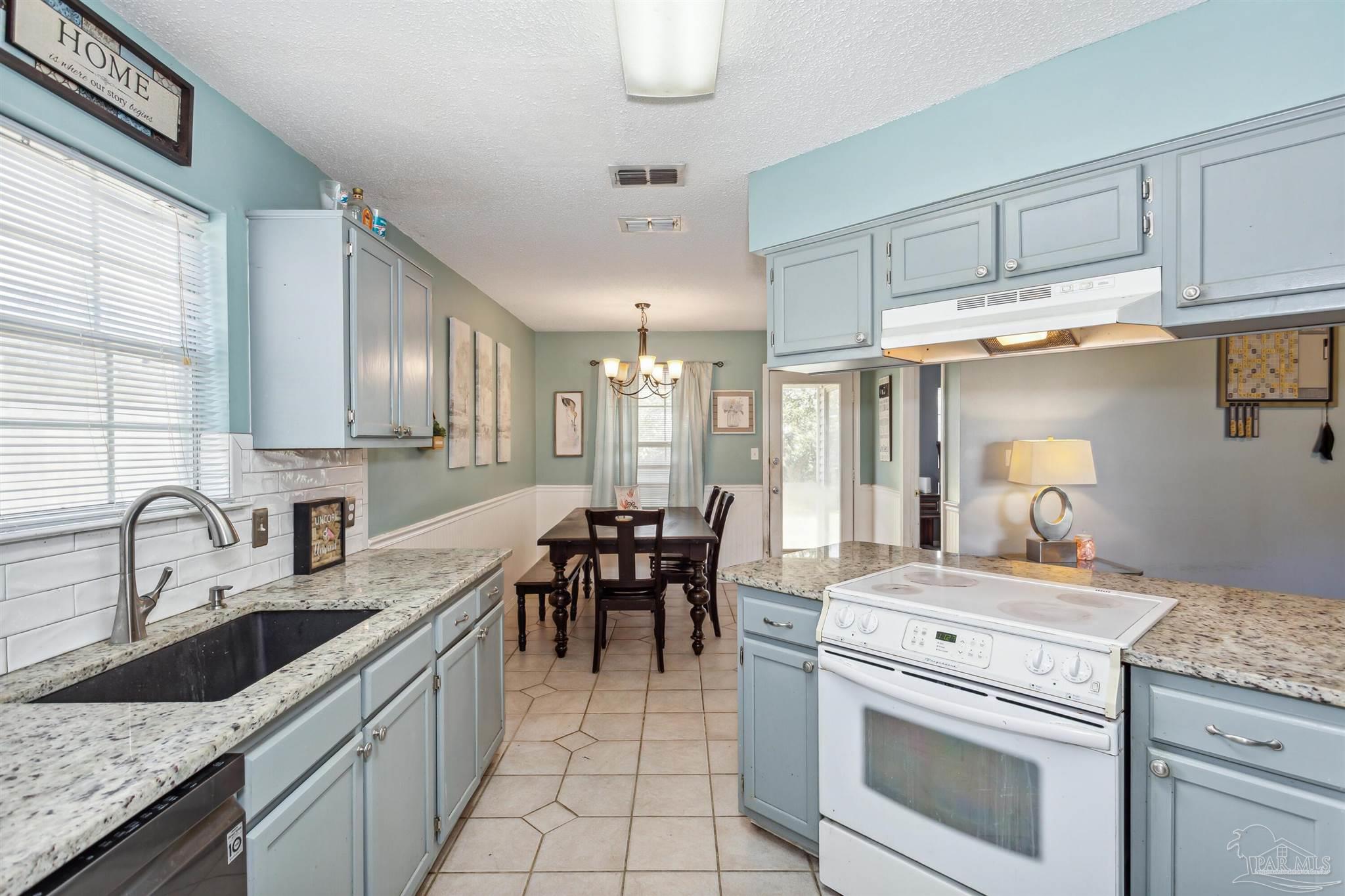 Navarre, Florida 32566, United States, 3 Bedrooms Bedrooms, ,2 BathroomsBathrooms,Residential,Pending,51872