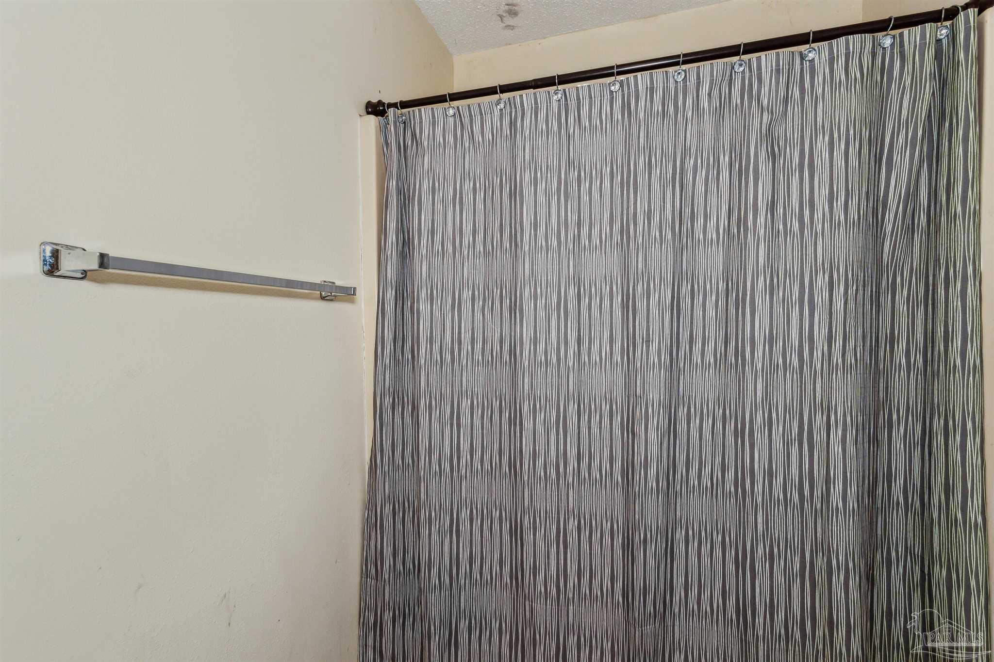 Navarre, Florida 32566, United States, 3 Bedrooms Bedrooms, ,2 BathroomsBathrooms,Residential,Pending,51872