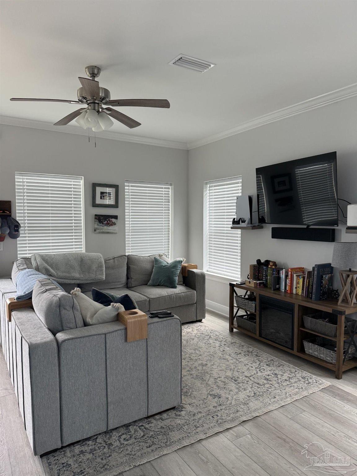 1006 W Main St