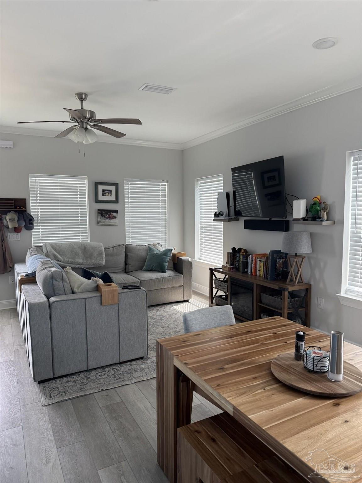 1006 W Main St