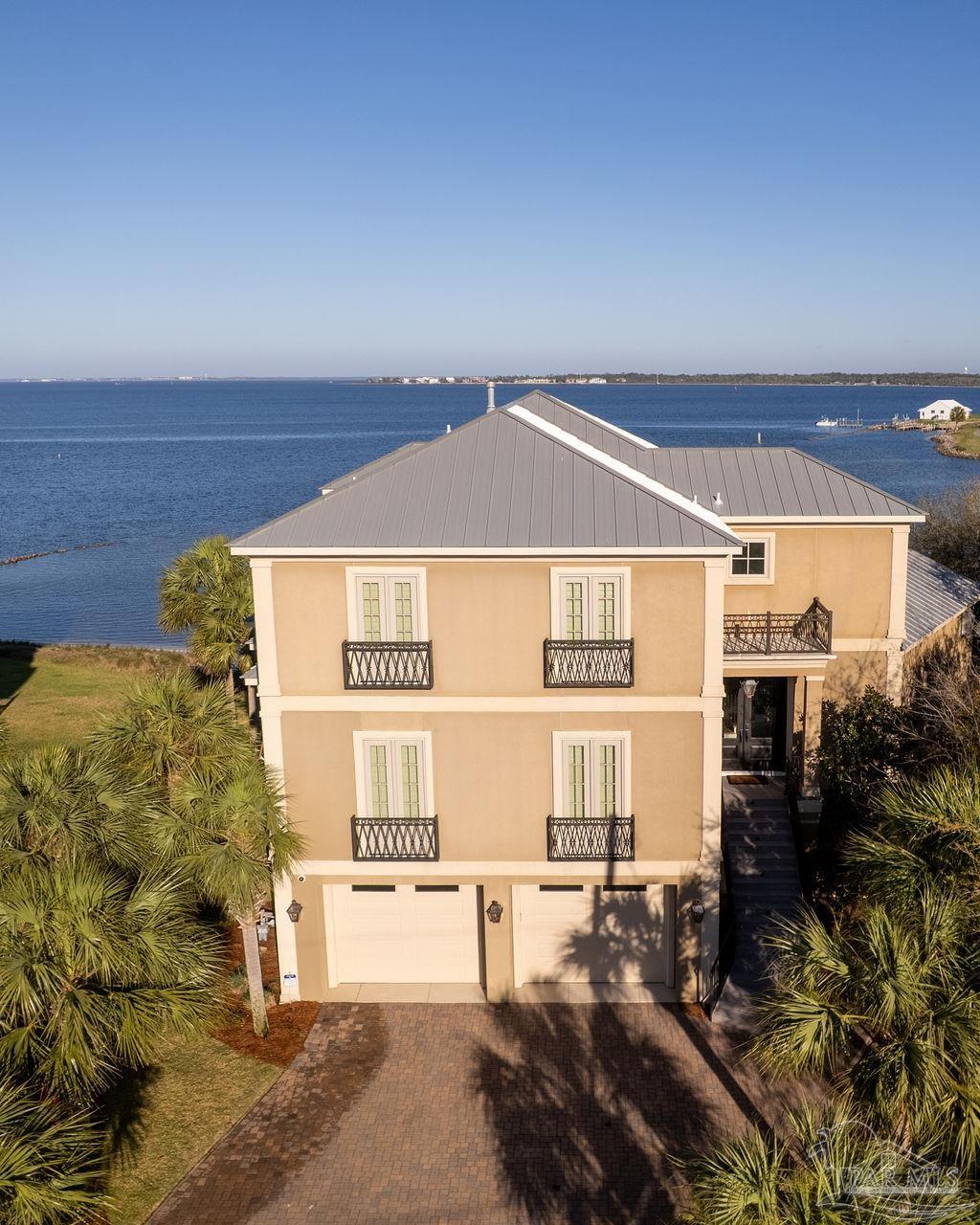 106 Matamoros Dr