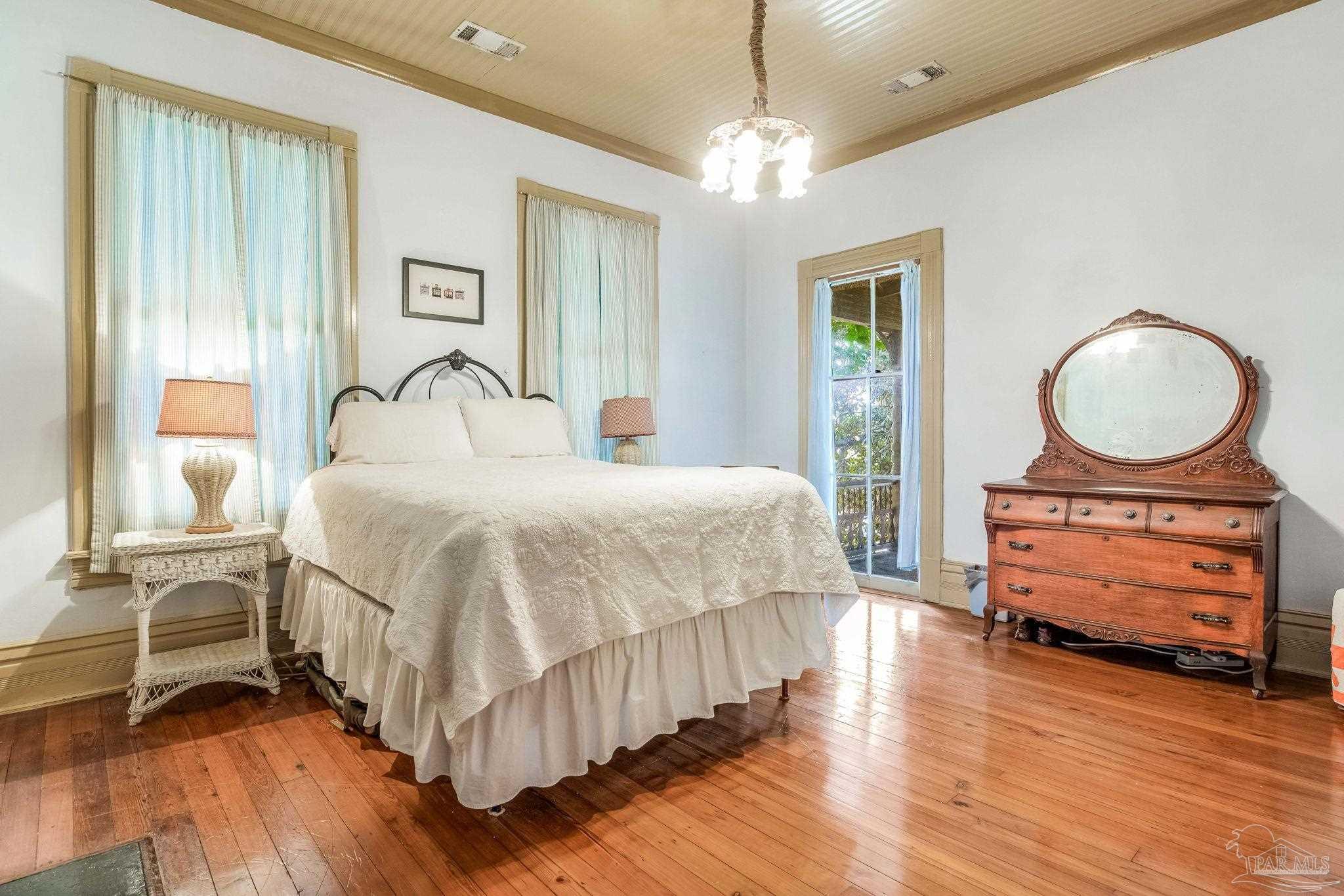 Photo 1 of 60 — 1017 N Palafox, Pensacola, FL 32501