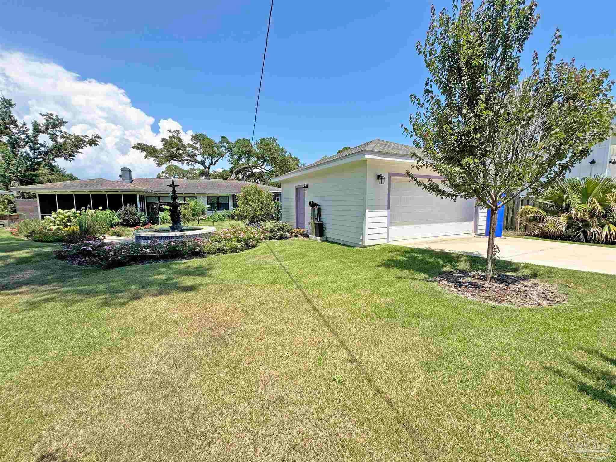 17 Lakeside Dr