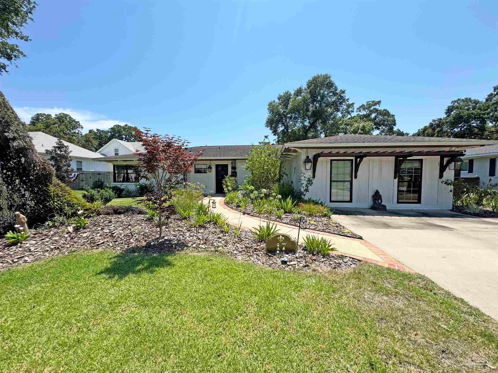 17 Lakeside Dr