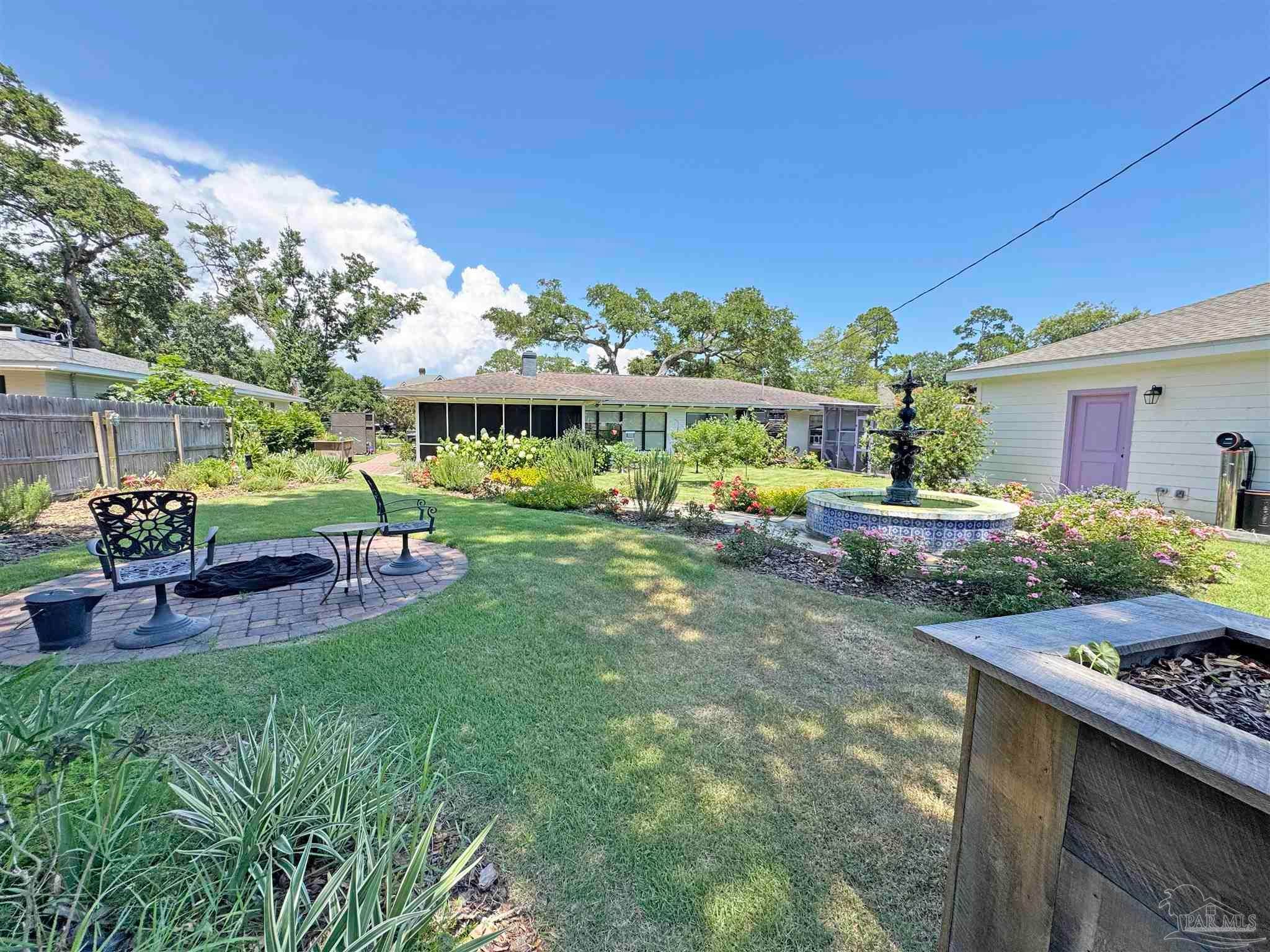 17 Lakeside Dr