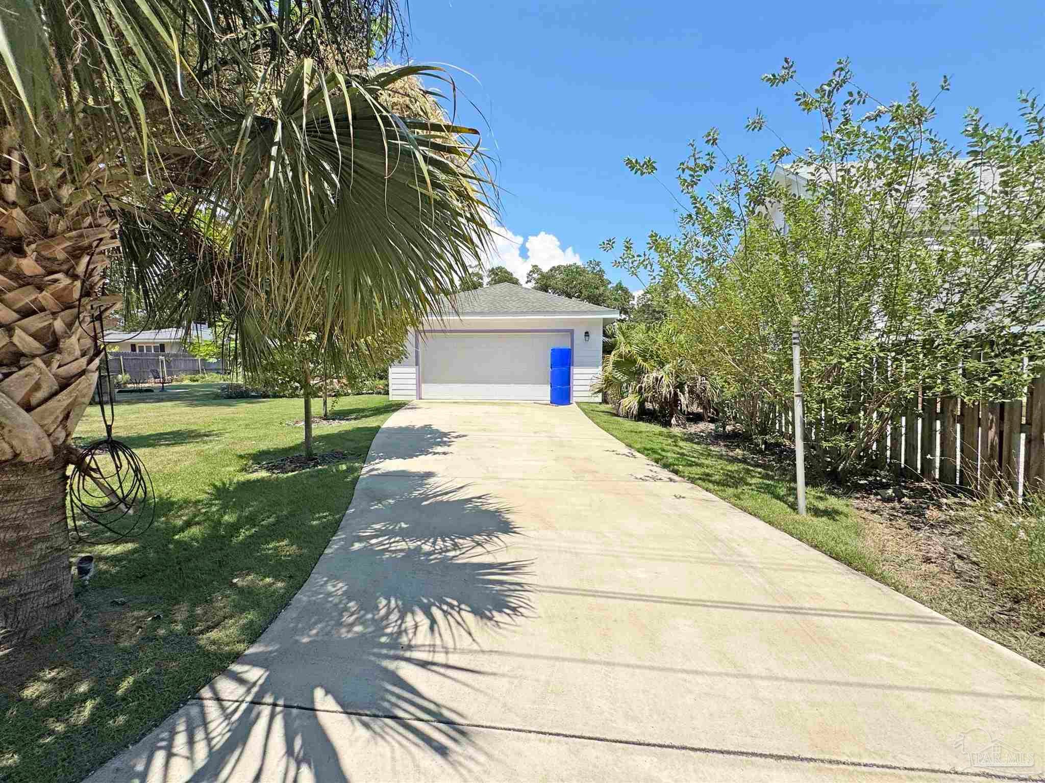 17 Lakeside Dr