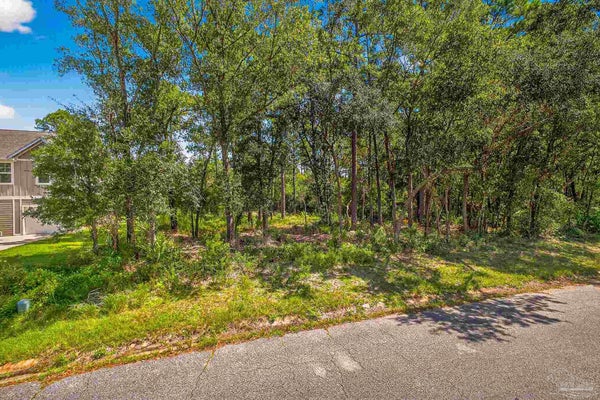 5652 BAY FOREST DR, PENSACOLA, FL 32526 - Image b32a0d8c54818d3de35d1a93f84fd4e7/1461956793