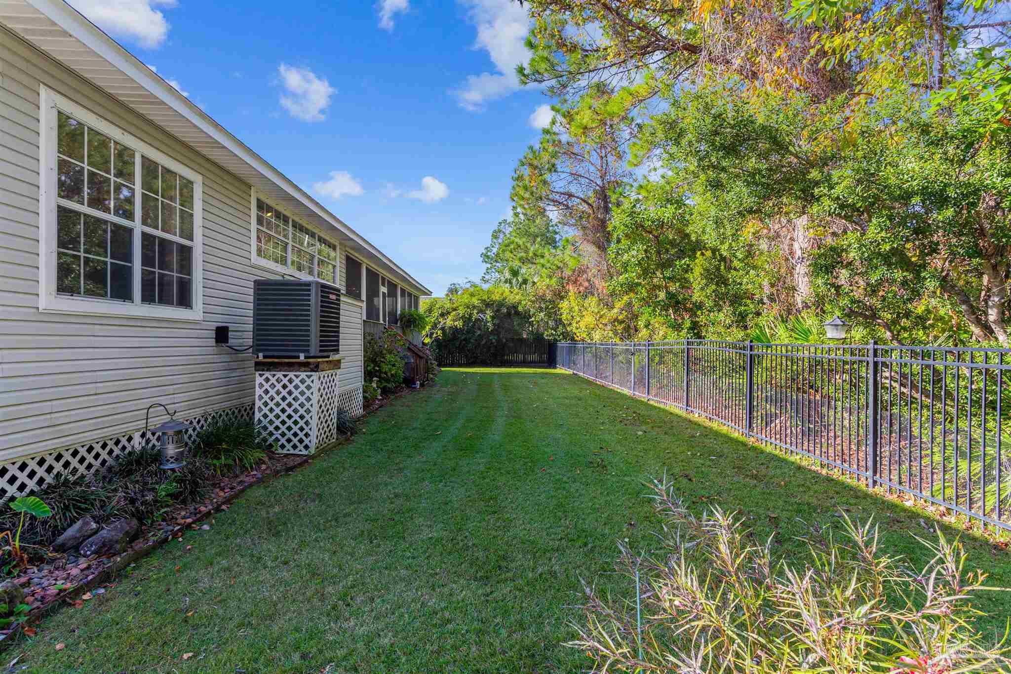 Navarre, Florida 32566, United States, 4 Bedrooms Bedrooms, ,2 BathroomsBathrooms,Residential,Pending,26303