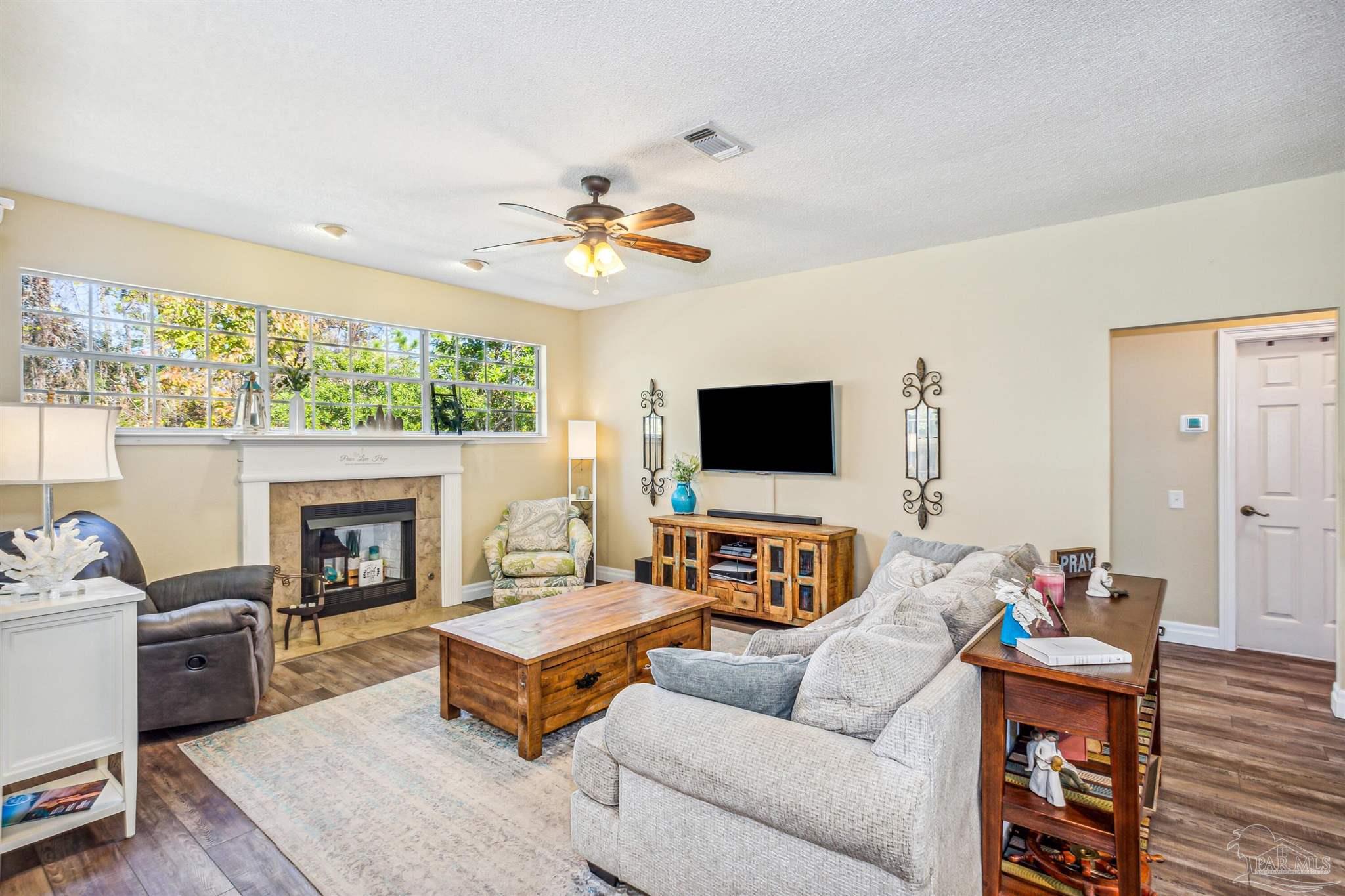 Navarre, Florida 32566, United States, 4 Bedrooms Bedrooms, ,2 BathroomsBathrooms,Residential,Pending,26303