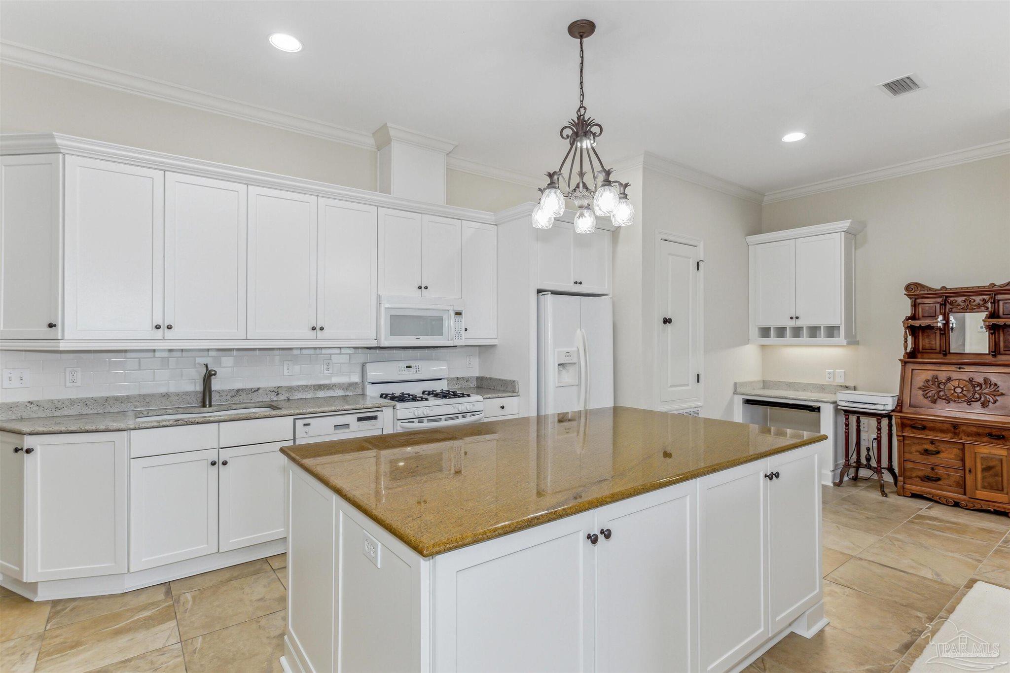 Pensacola, Florida 32507, United States, 3 Bedrooms Bedrooms, ,4 BathroomsBathrooms,Residential,Active,206041