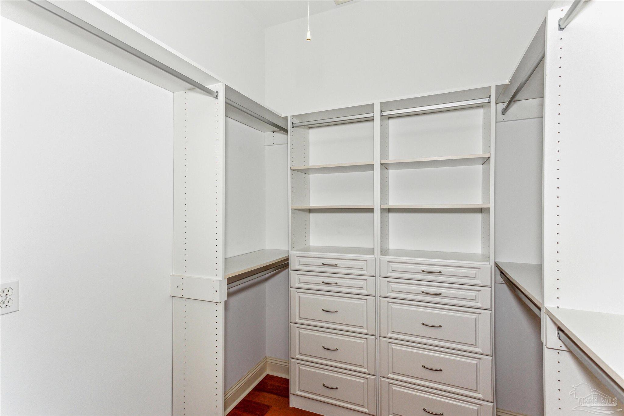 Pensacola, Florida 32507, United States, 3 Bedrooms Bedrooms, ,4 BathroomsBathrooms,Residential,Active,206041