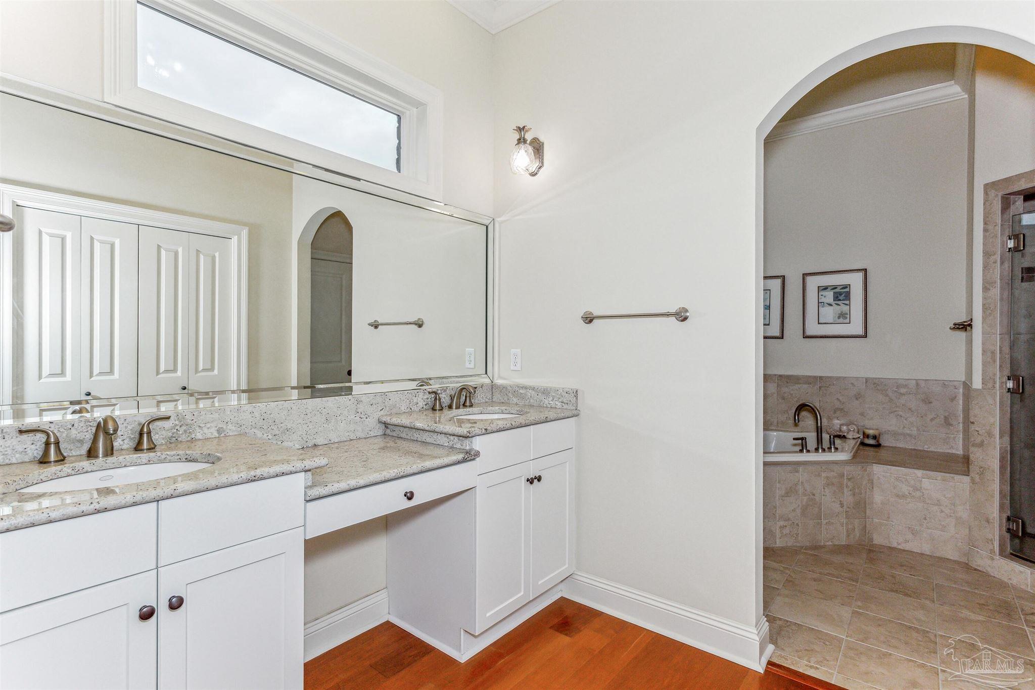 Pensacola, Florida 32507, United States, 3 Bedrooms Bedrooms, ,4 BathroomsBathrooms,Residential,Active,206041