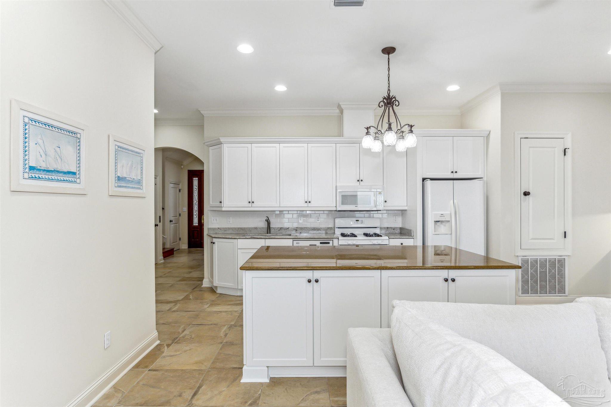 Pensacola, Florida 32507, United States, 3 Bedrooms Bedrooms, ,4 BathroomsBathrooms,Residential,Active,206041