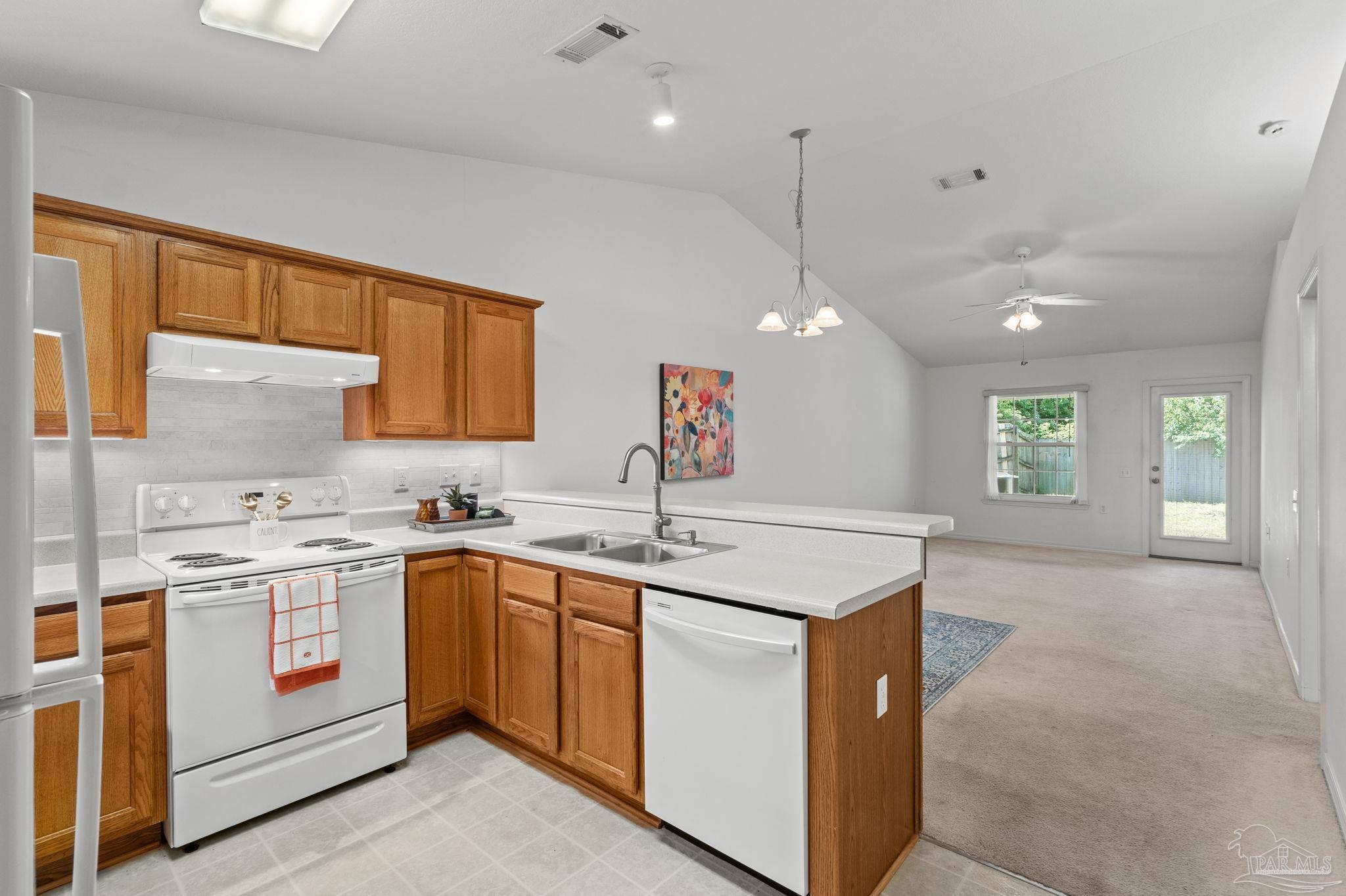 Pensacola, Florida 32534, United States, 2 Bedrooms Bedrooms, ,2 BathroomsBathrooms,Residential,Active,160416