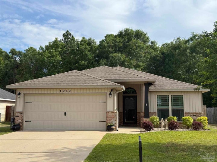 3 bedroom, 2 bath home on premier lot!