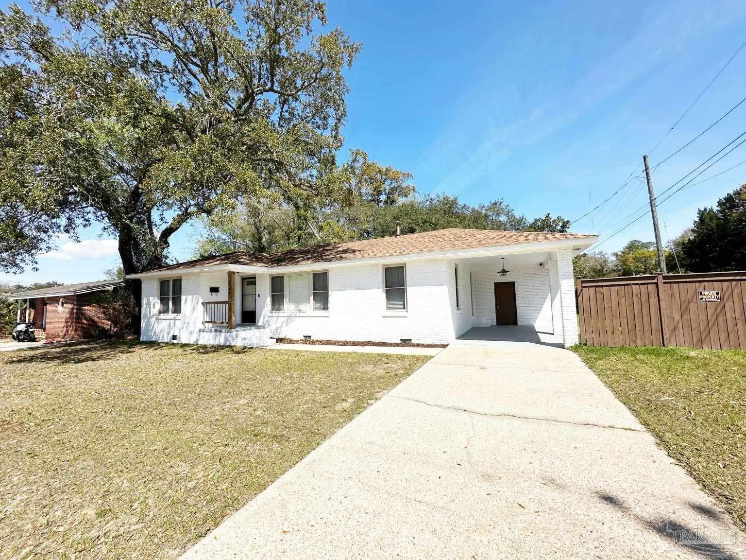 Photo 1 of 20 — 2100 N Spring St, Pensacola, FL 32501