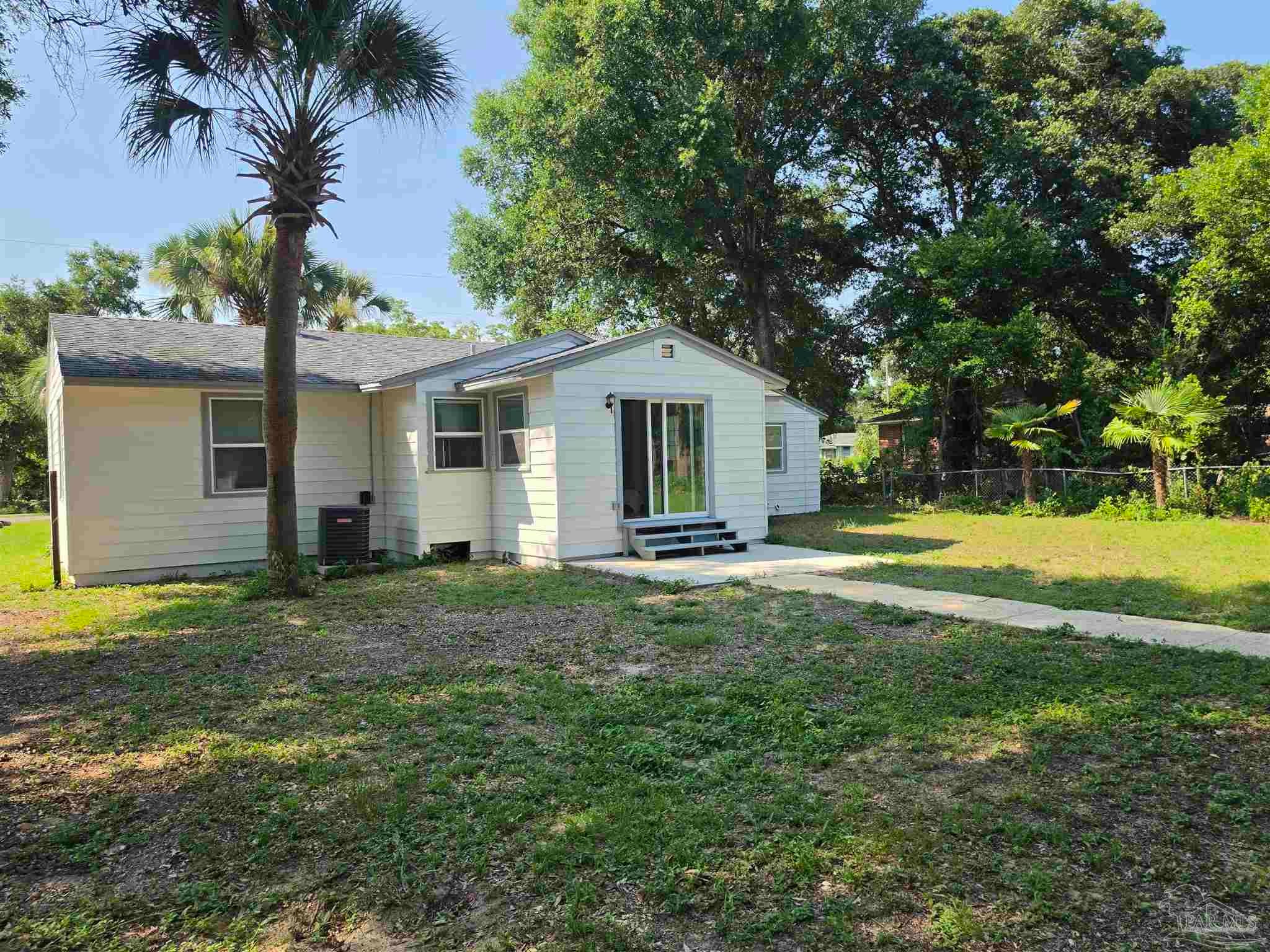 203 Henry St