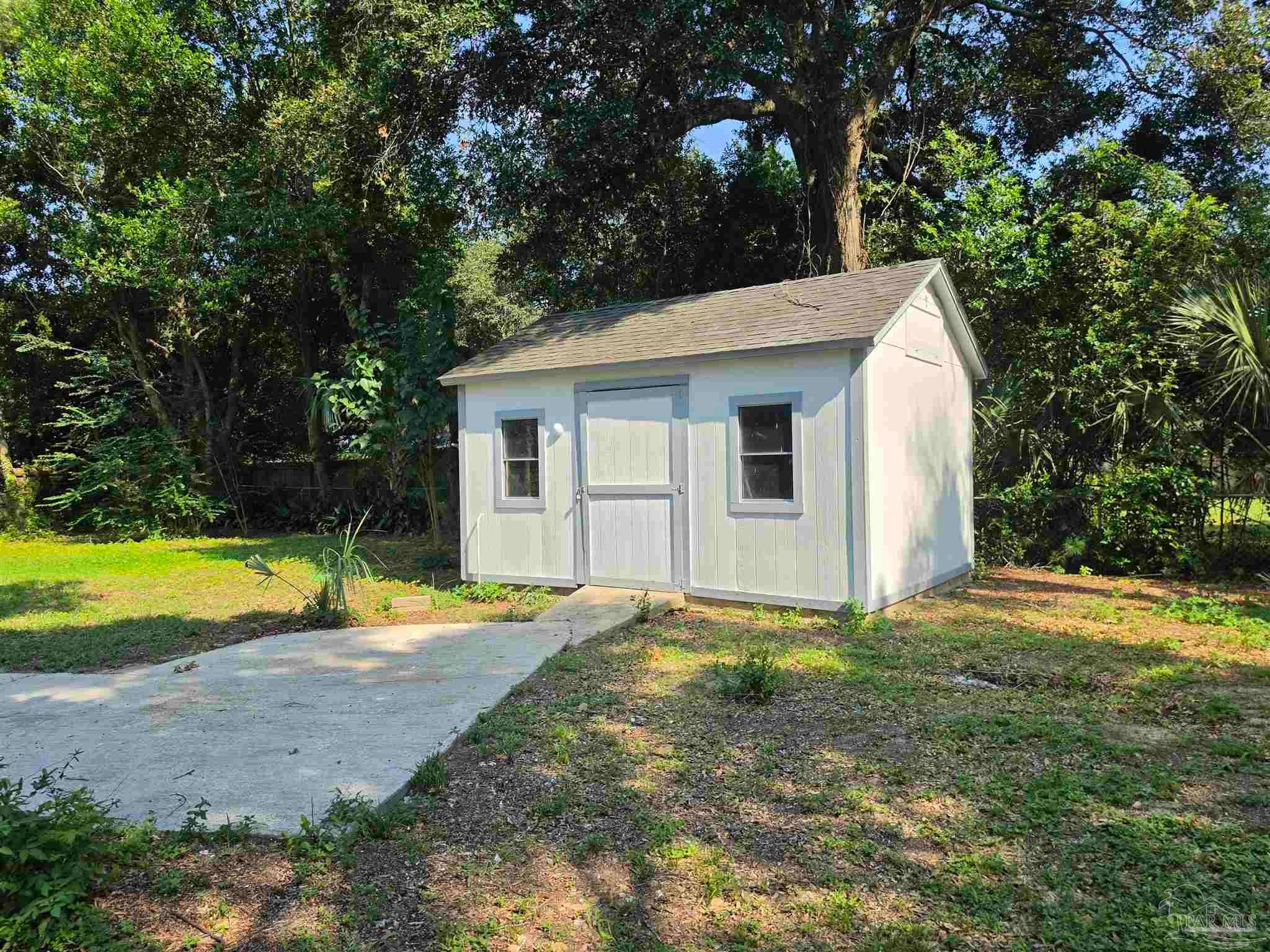 203 Henry St
