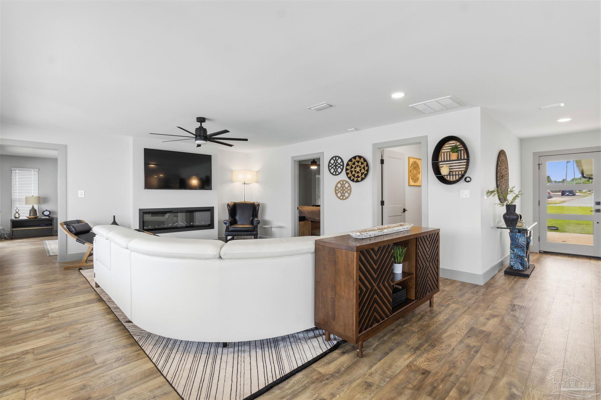 13905 Canal Dr, Pensacola, FL, 32507, USA, 3 Bedrooms Bedrooms, ,2 BathroomsBathrooms,Residential,Active,13905 Canal Dr,683320
