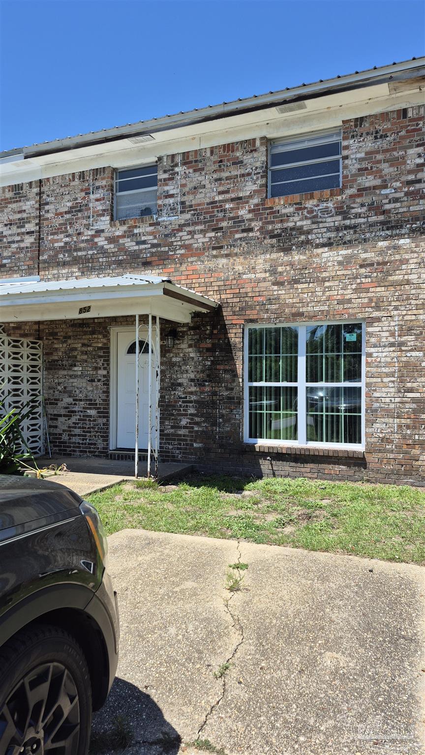 Photo 1 of 10 — 852 Garnet St, Pensacola, FL 32505