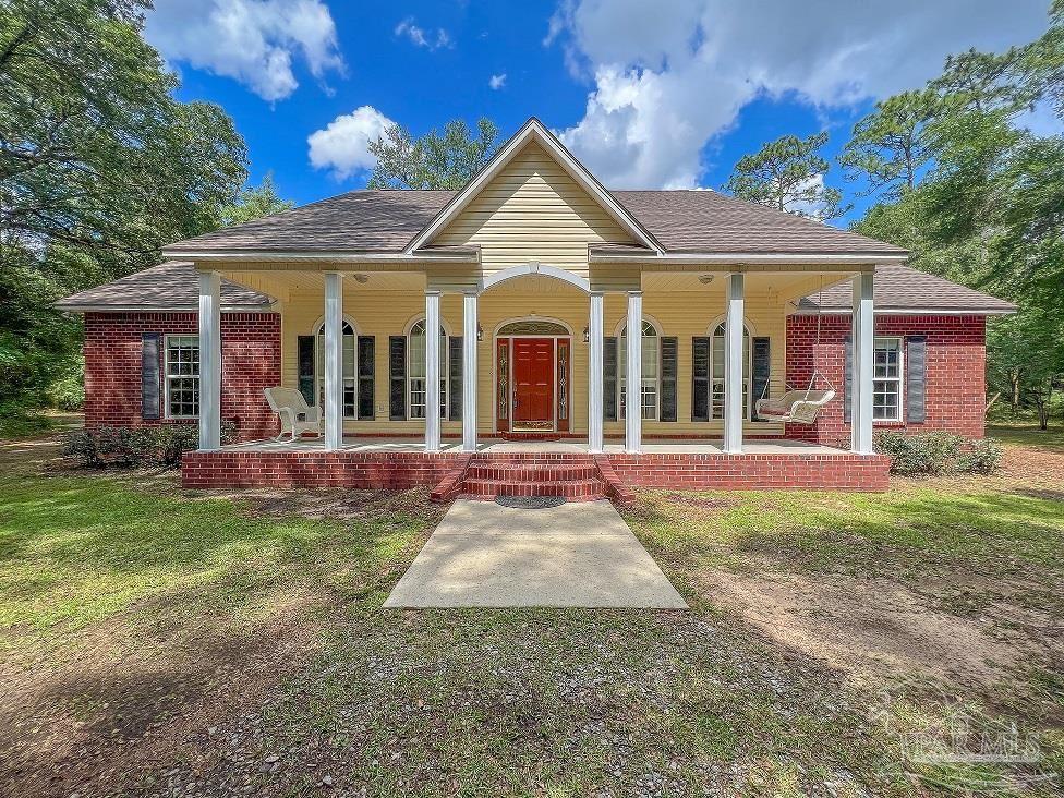 Photo 1 of 49 — 5945 Oak Manor Dr, Milton, FL 32570