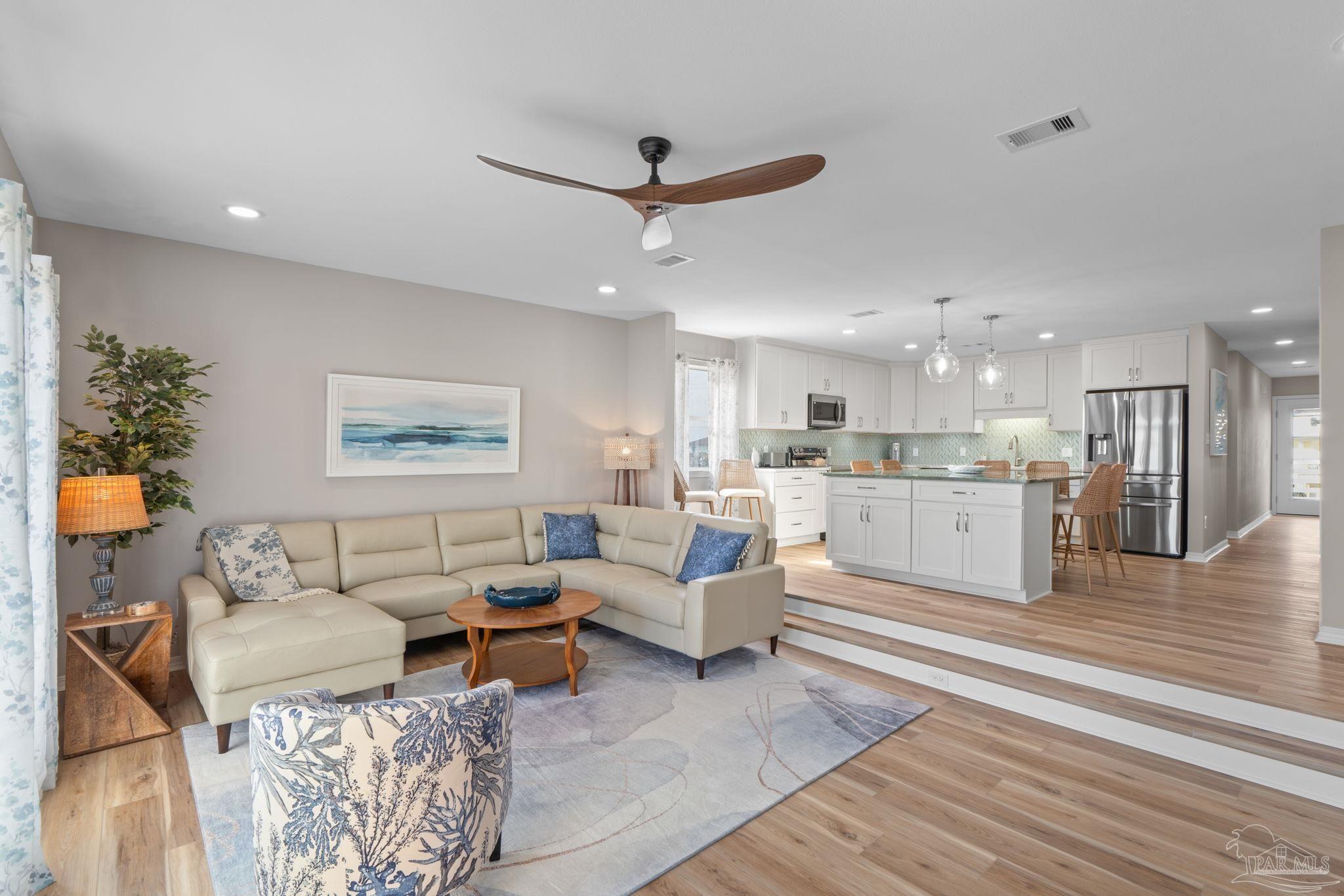 Navarre Beach, Florida 32566, United States, 3 Bedrooms Bedrooms, ,3 BathroomsBathrooms,Residential,Active,94137