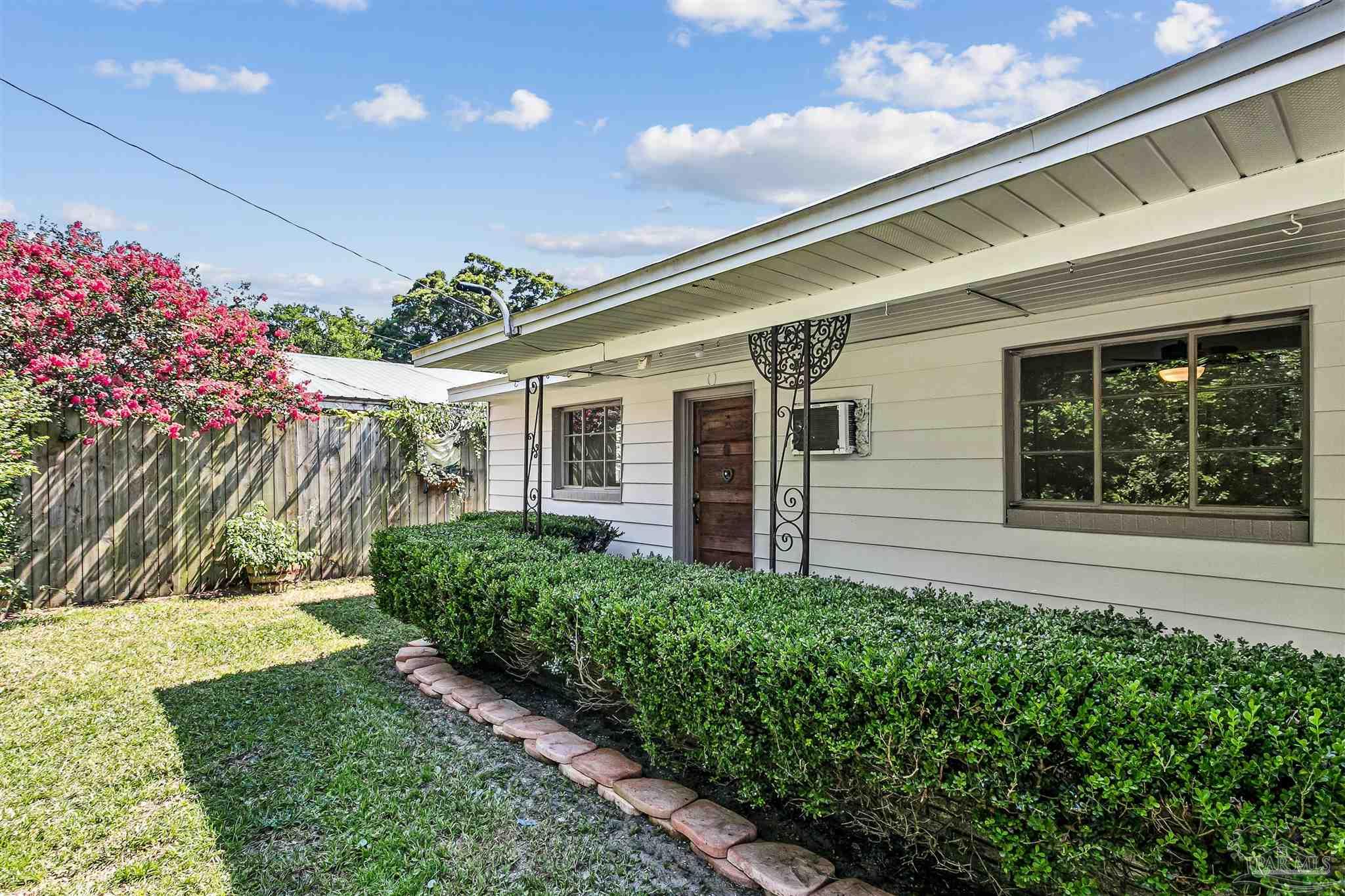 Photo 1 of 33 — 29 Cloverland Ct, Pensacola, FL 32505