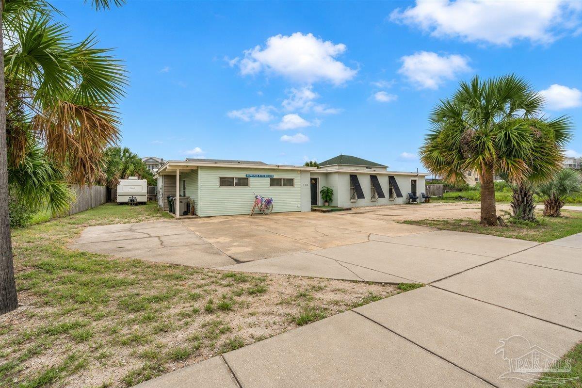 710 Via Deluna Dr