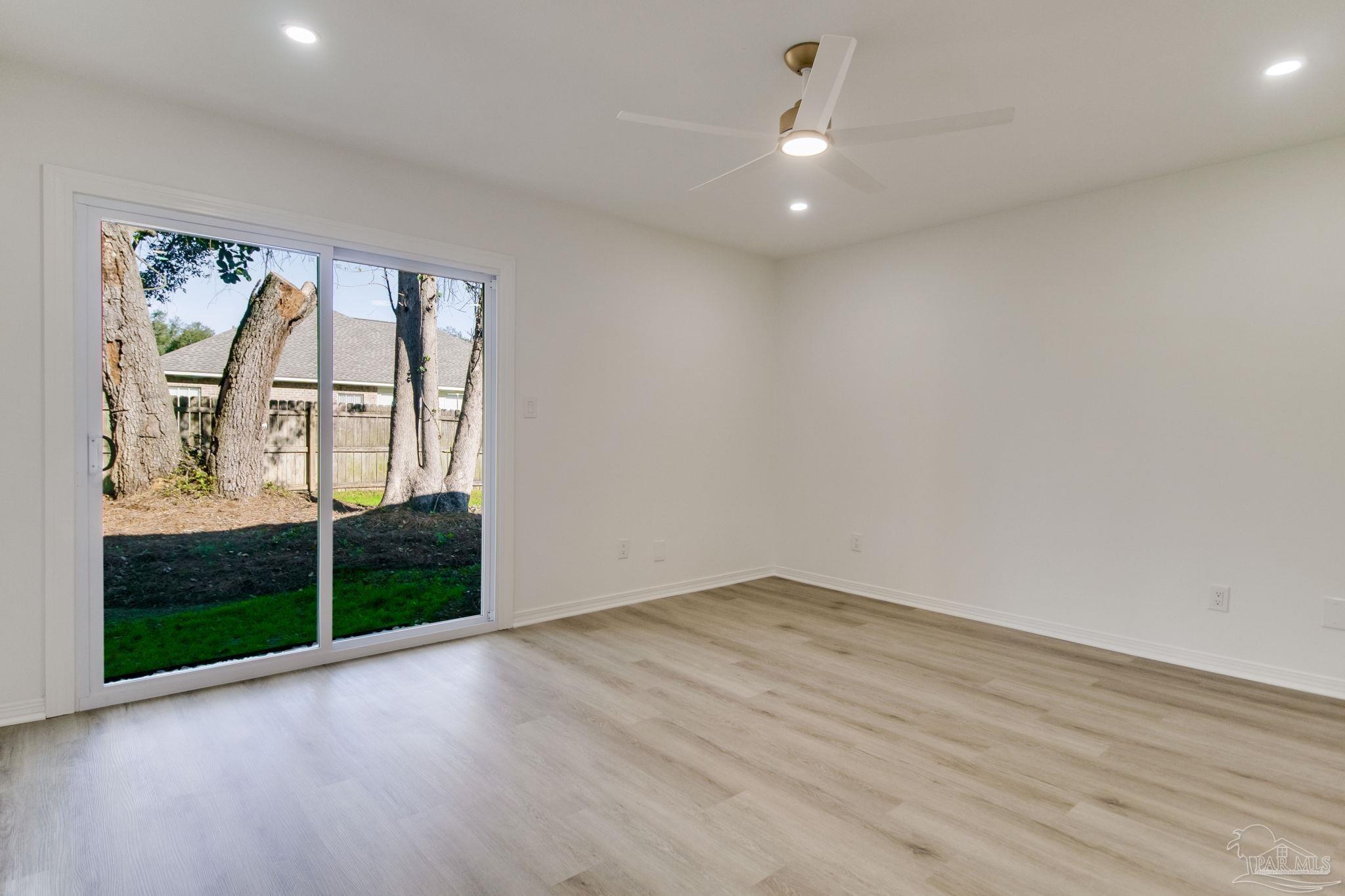 Gulf Breeze, Florida 32563, United States, 4 Bedrooms Bedrooms, ,3 BathroomsBathrooms,Residential,Active,92742