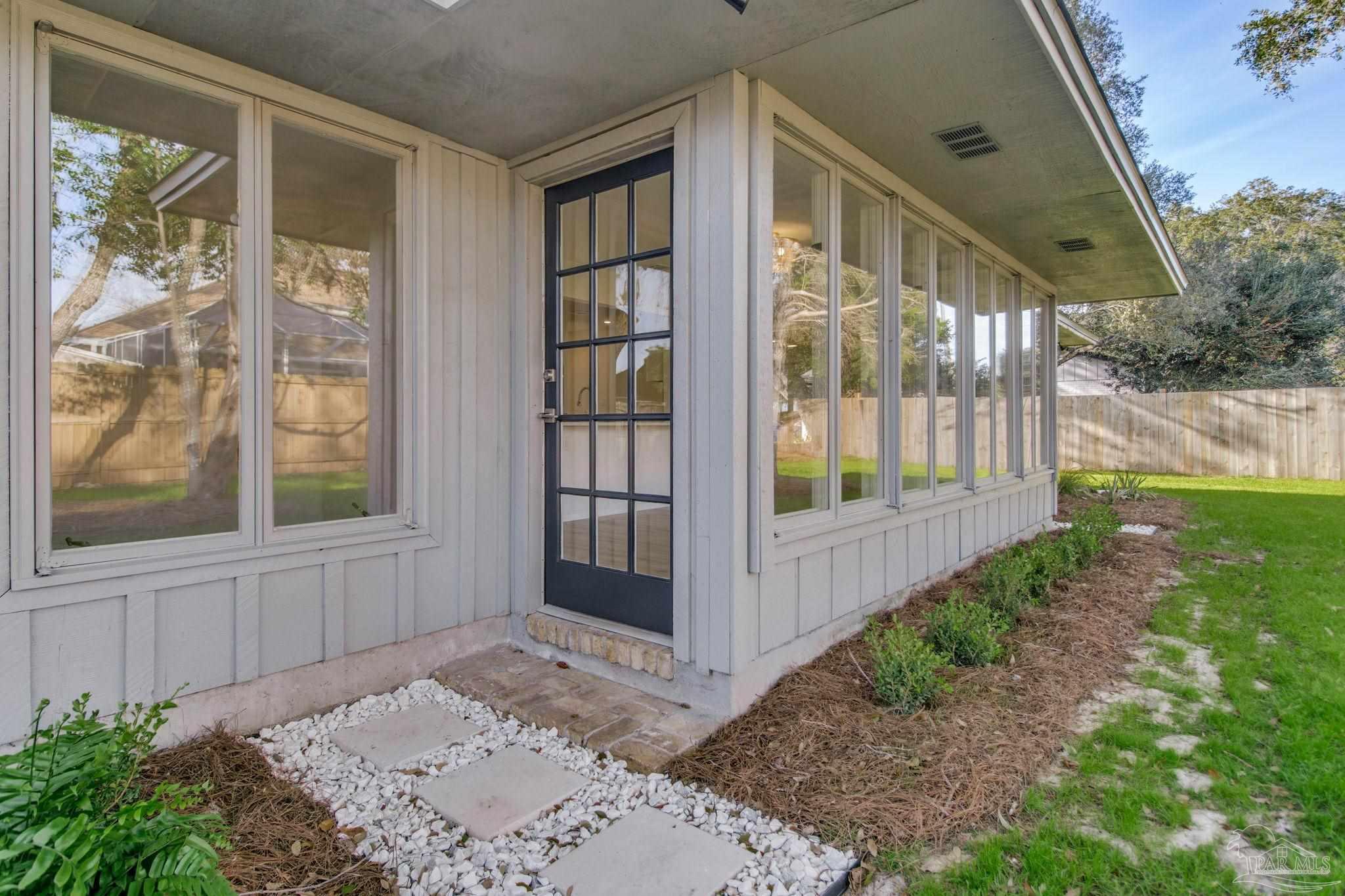 Gulf Breeze, Florida 32563, United States, 4 Bedrooms Bedrooms, ,3 BathroomsBathrooms,Residential,Active,92742