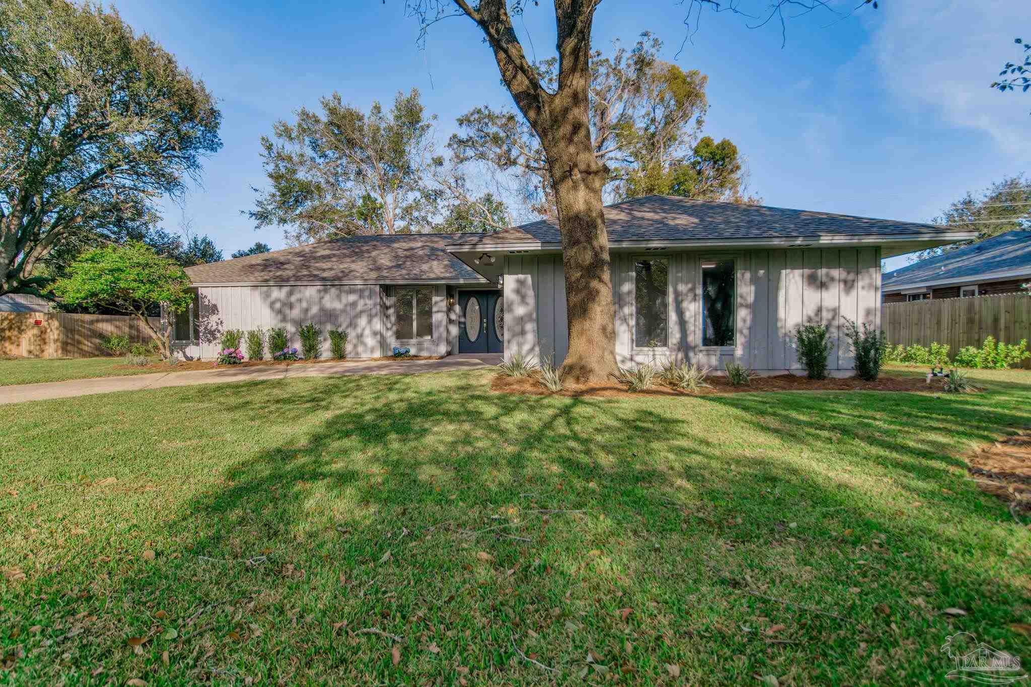 Gulf Breeze, Florida 32563, United States, 4 Bedrooms Bedrooms, ,3 BathroomsBathrooms,Residential,Active,92742