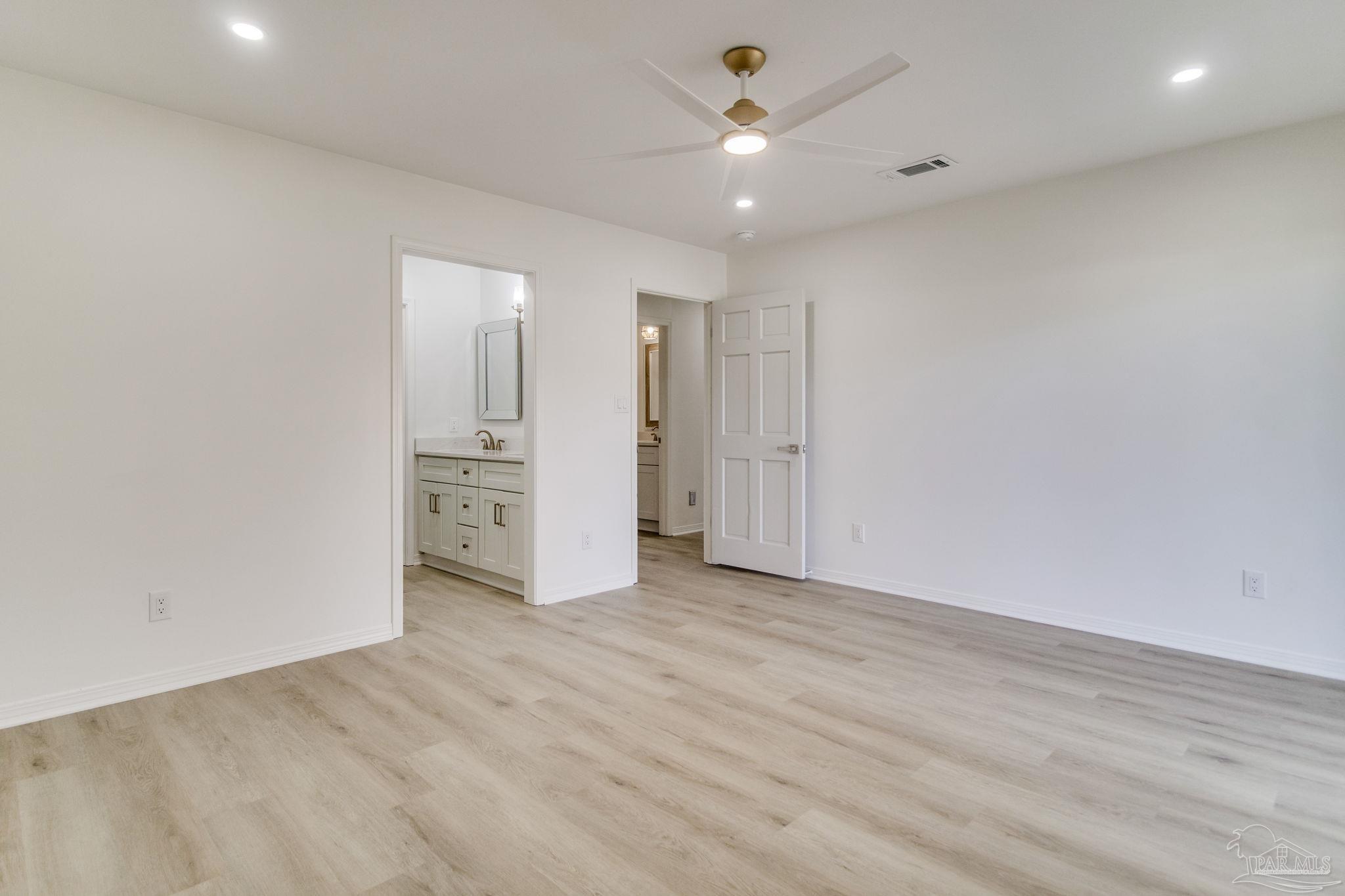 Gulf Breeze, Florida 32563, United States, 4 Bedrooms Bedrooms, ,3 BathroomsBathrooms,Residential,Active,92742