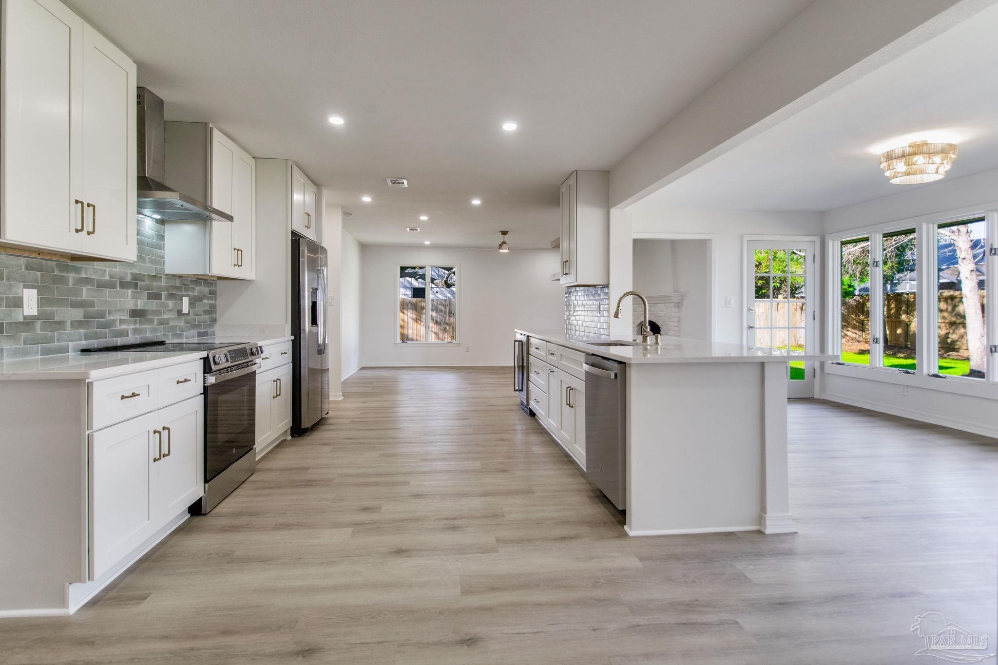 Gulf Breeze, Florida 32563, United States, 4 Bedrooms Bedrooms, ,3 BathroomsBathrooms,Residential,Active,92742