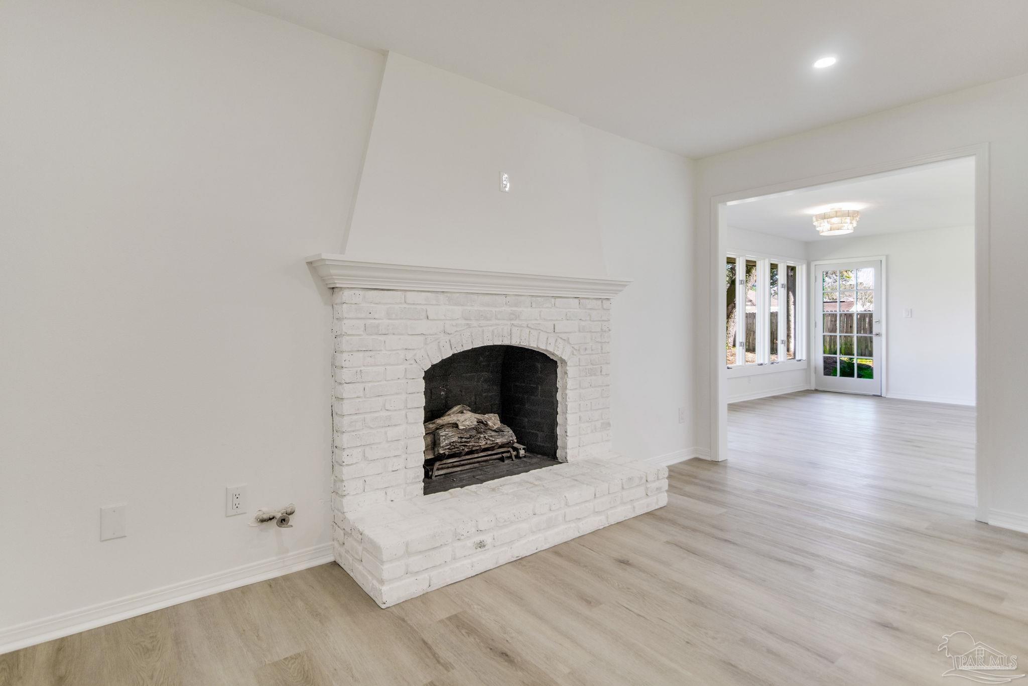 Gulf Breeze, Florida 32563, United States, 4 Bedrooms Bedrooms, ,3 BathroomsBathrooms,Residential,Active,92742