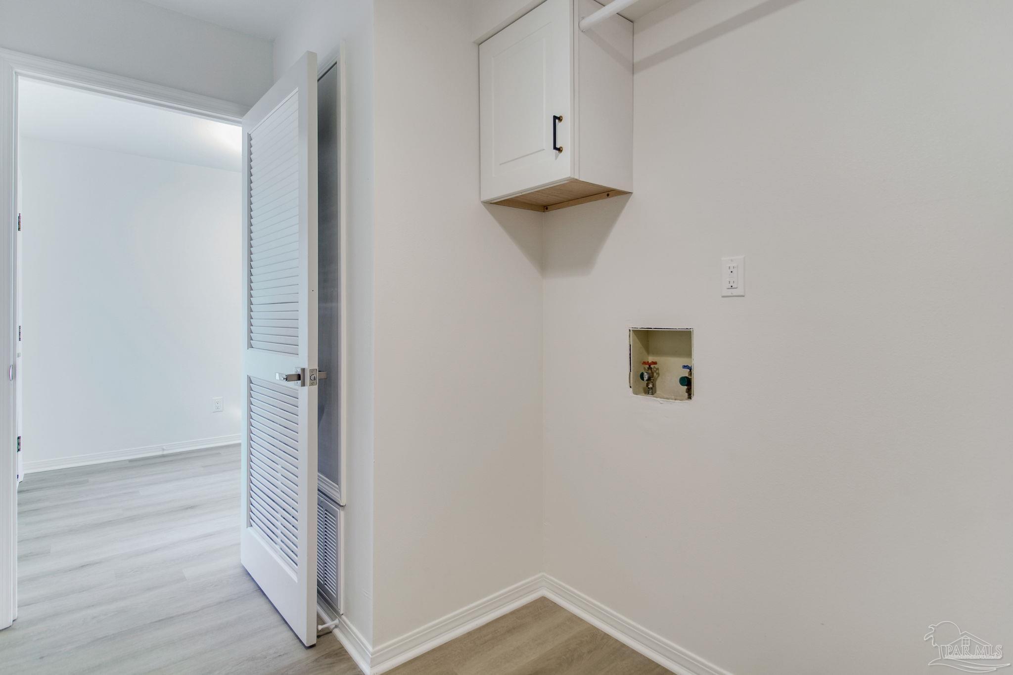 Gulf Breeze, Florida 32563, United States, 4 Bedrooms Bedrooms, ,3 BathroomsBathrooms,Residential,Active,92742