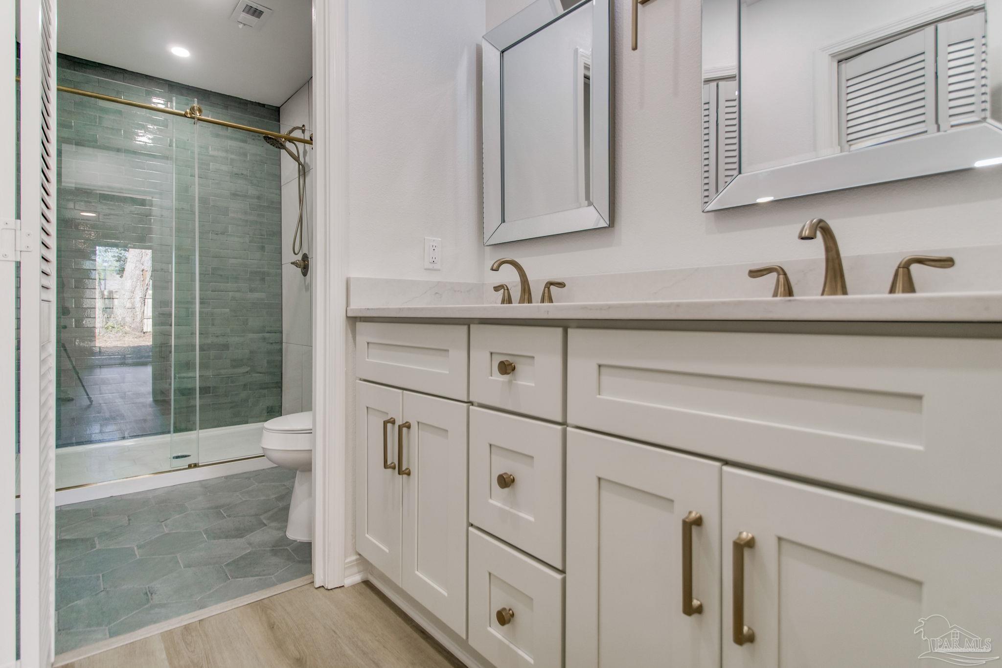 Gulf Breeze, Florida 32563, United States, 4 Bedrooms Bedrooms, ,3 BathroomsBathrooms,Residential,Active,92742