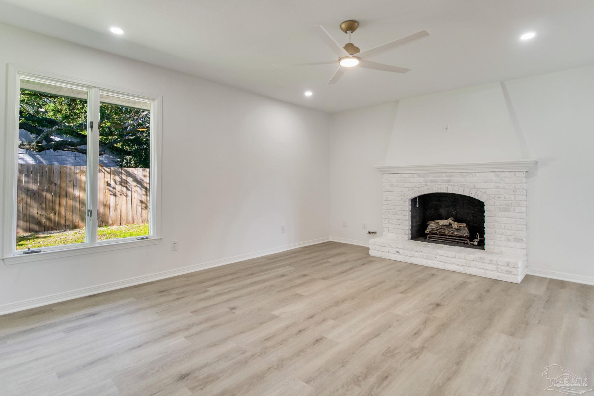 Gulf Breeze, Florida 32563, United States, 4 Bedrooms Bedrooms, ,3 BathroomsBathrooms,Residential,Active,92742