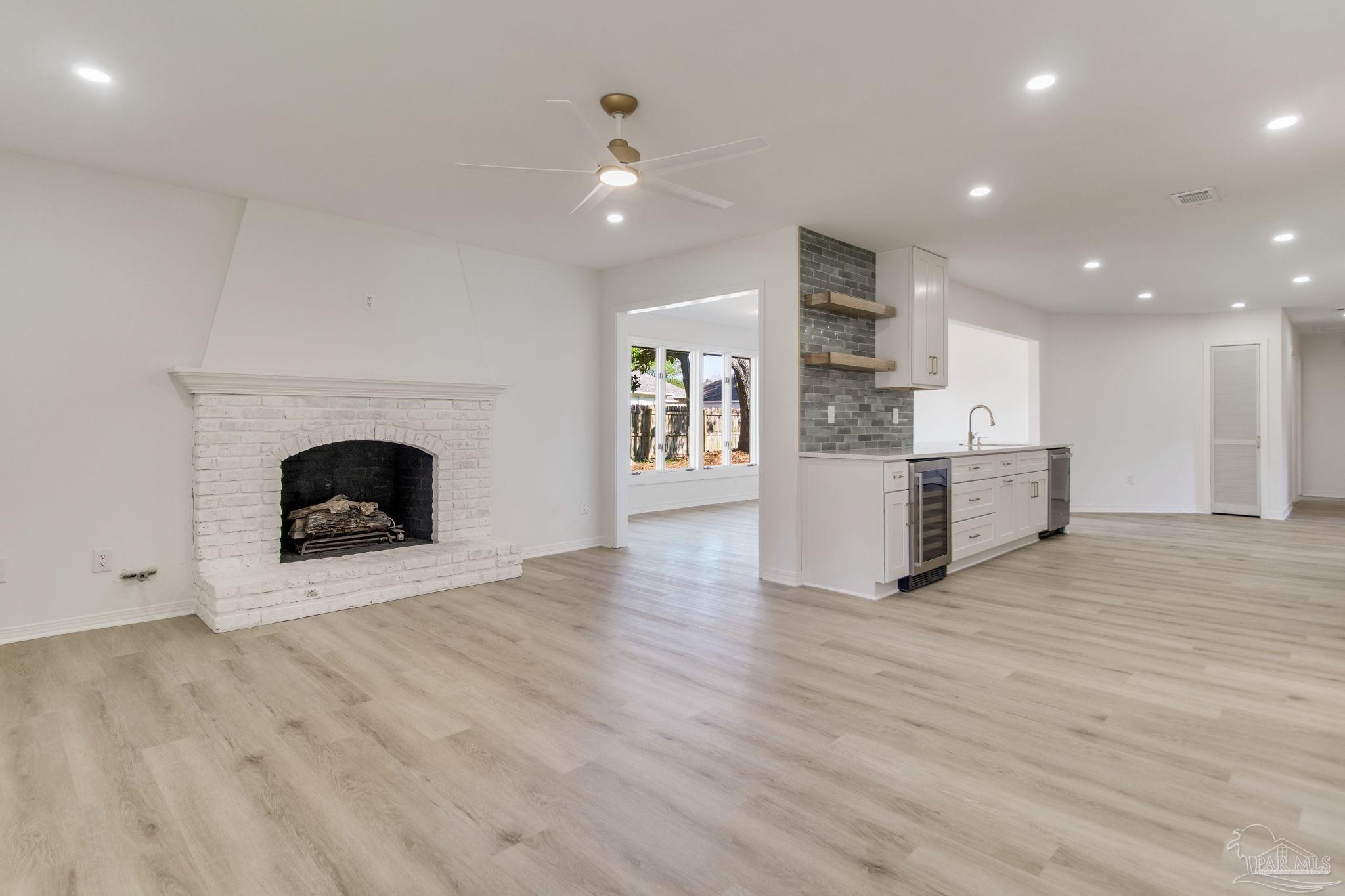 Gulf Breeze, Florida 32563, United States, 4 Bedrooms Bedrooms, ,3 BathroomsBathrooms,Residential,Active,92742