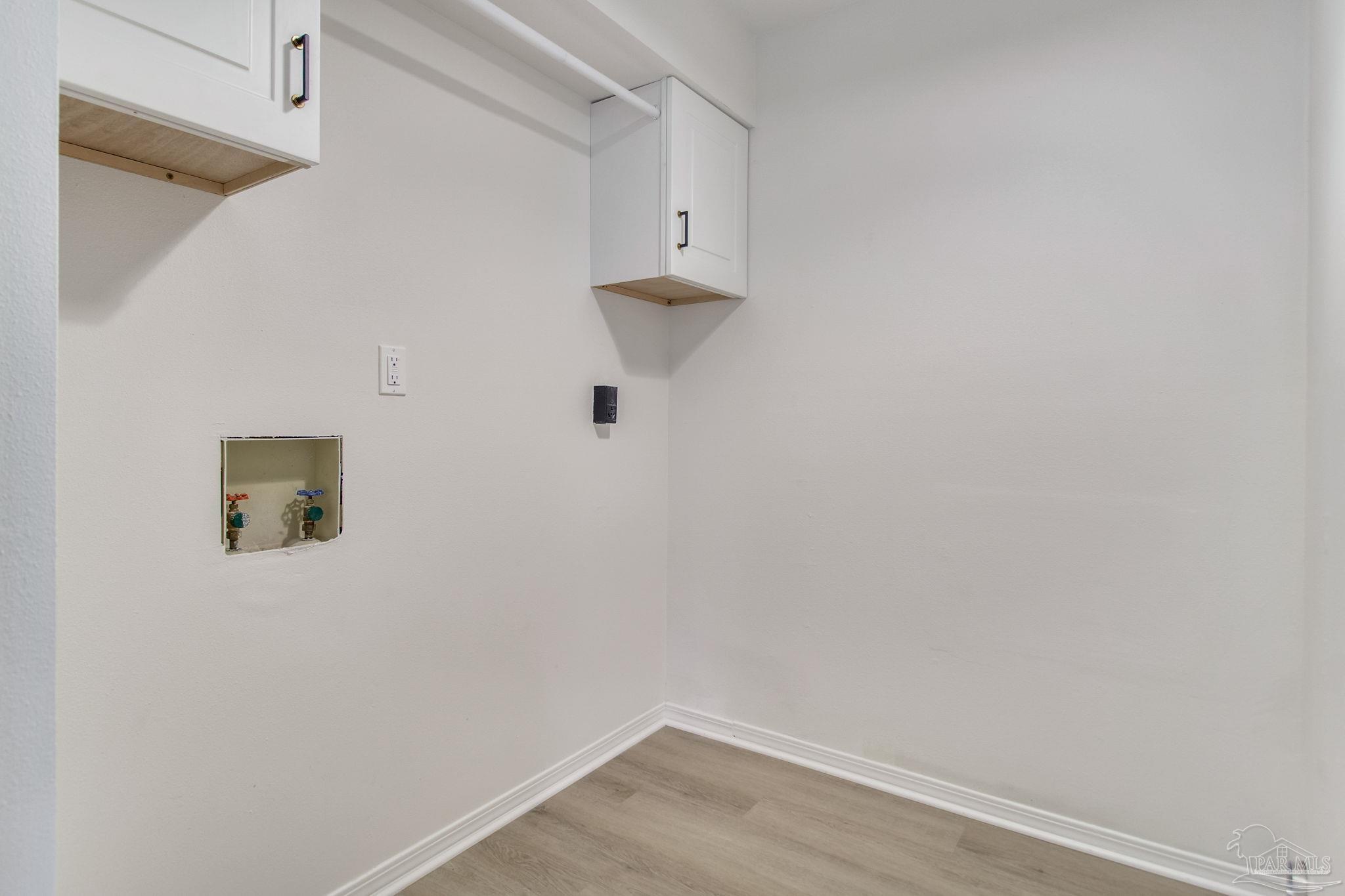 Gulf Breeze, Florida 32563, United States, 4 Bedrooms Bedrooms, ,3 BathroomsBathrooms,Residential,Active,92742