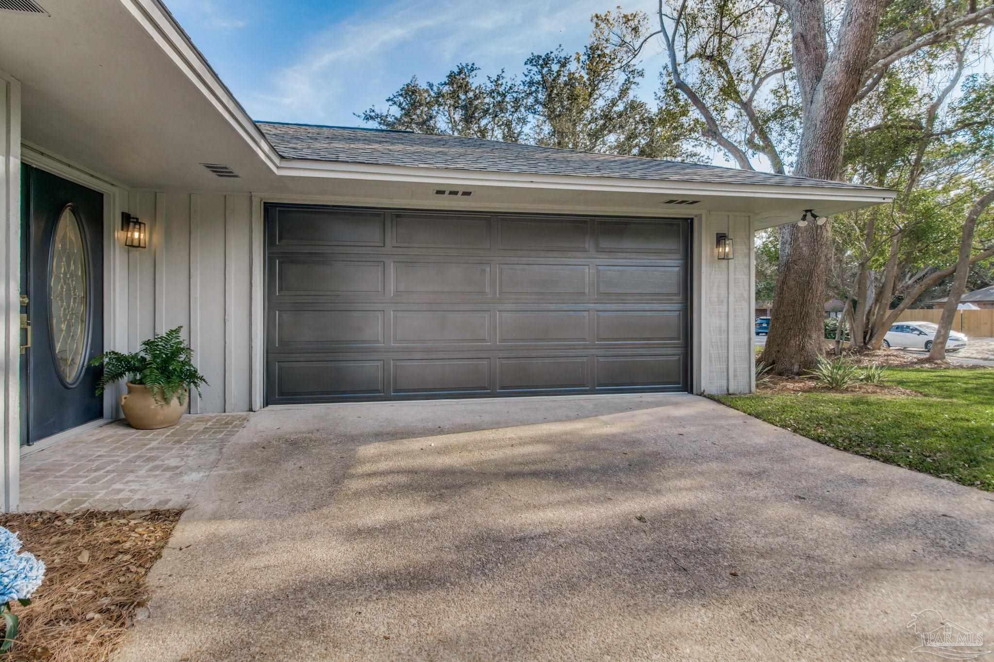 Gulf Breeze, Florida 32563, United States, 4 Bedrooms Bedrooms, ,3 BathroomsBathrooms,Residential,Active,92742