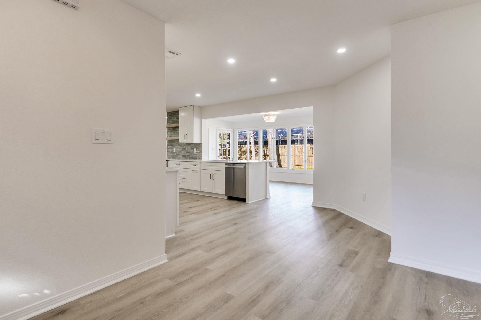 Gulf Breeze, Florida 32563, United States, 4 Bedrooms Bedrooms, ,3 BathroomsBathrooms,Residential,Active,92742