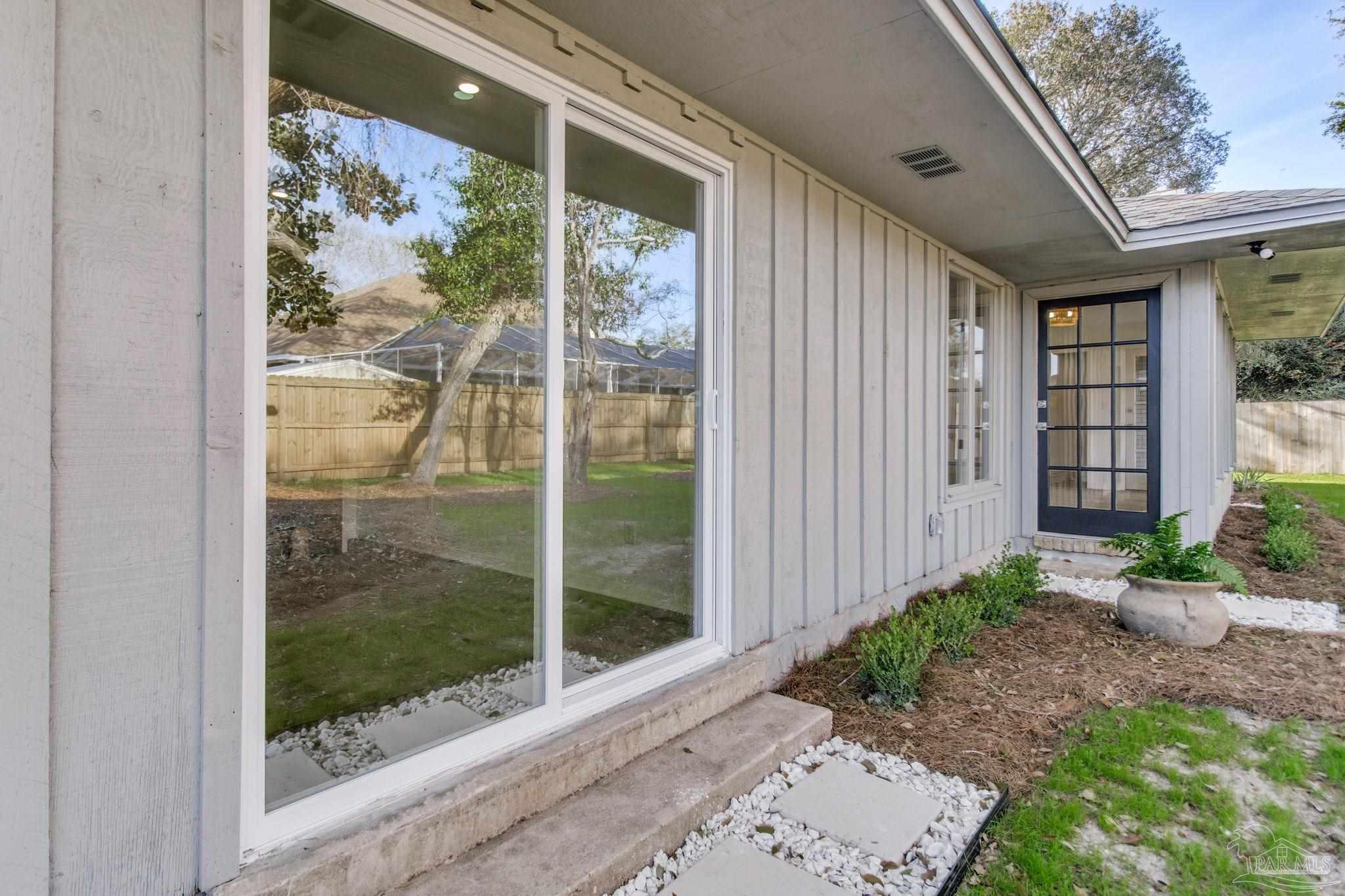 Gulf Breeze, Florida 32563, United States, 4 Bedrooms Bedrooms, ,3 BathroomsBathrooms,Residential,Active,92742