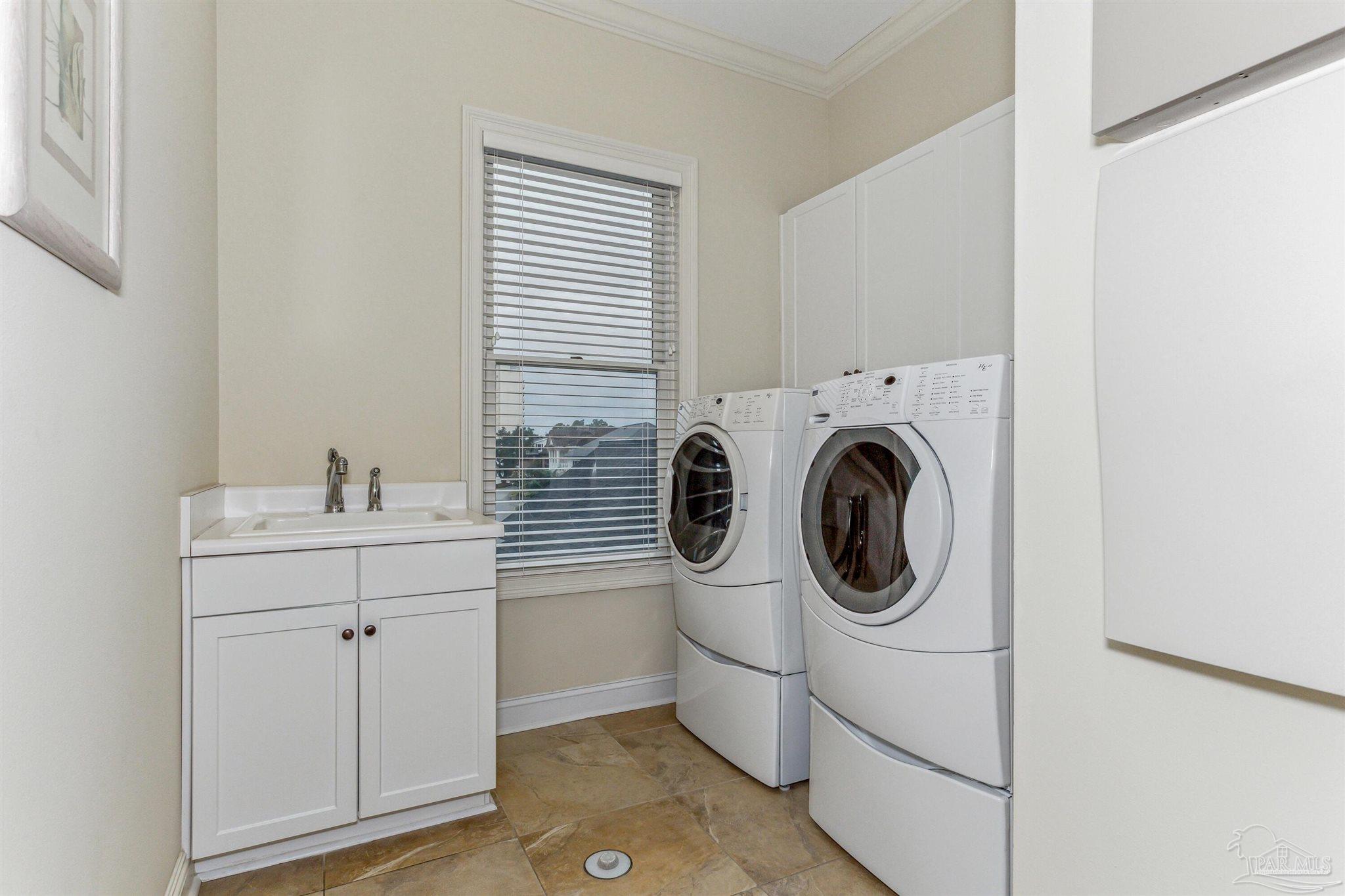 Pensacola, Florida 32507, United States, 4 Bedrooms Bedrooms, ,4 BathroomsBathrooms,Residential,Active,46302