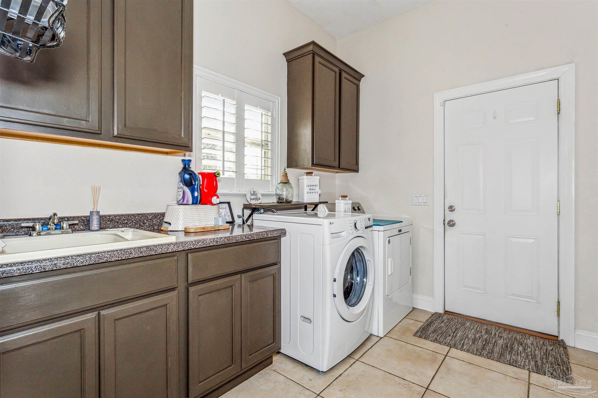 Navarre, Florida 32566, United States, 4 Bedrooms Bedrooms, ,3 BathroomsBathrooms,Residential,Contingent,25760