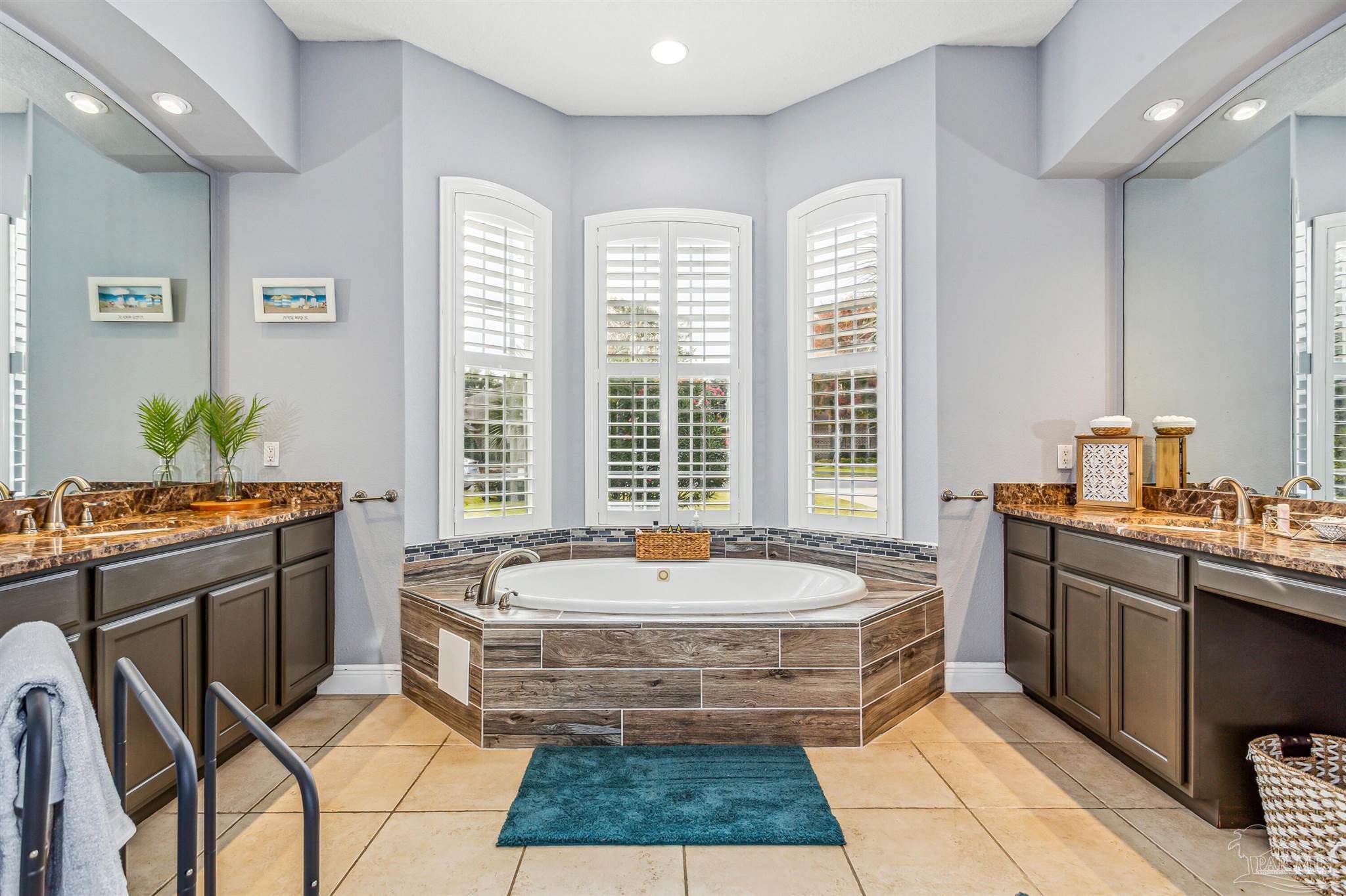 Navarre, Florida 32566, United States, 4 Bedrooms Bedrooms, ,3 BathroomsBathrooms,Residential,Contingent,25760