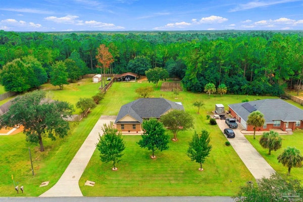 9915 NICHOLS LAKE RD, MILTON, FL 32583 - Image e03576ac73f8f2d75c8a1ad6ef9ebeb5/1238044583