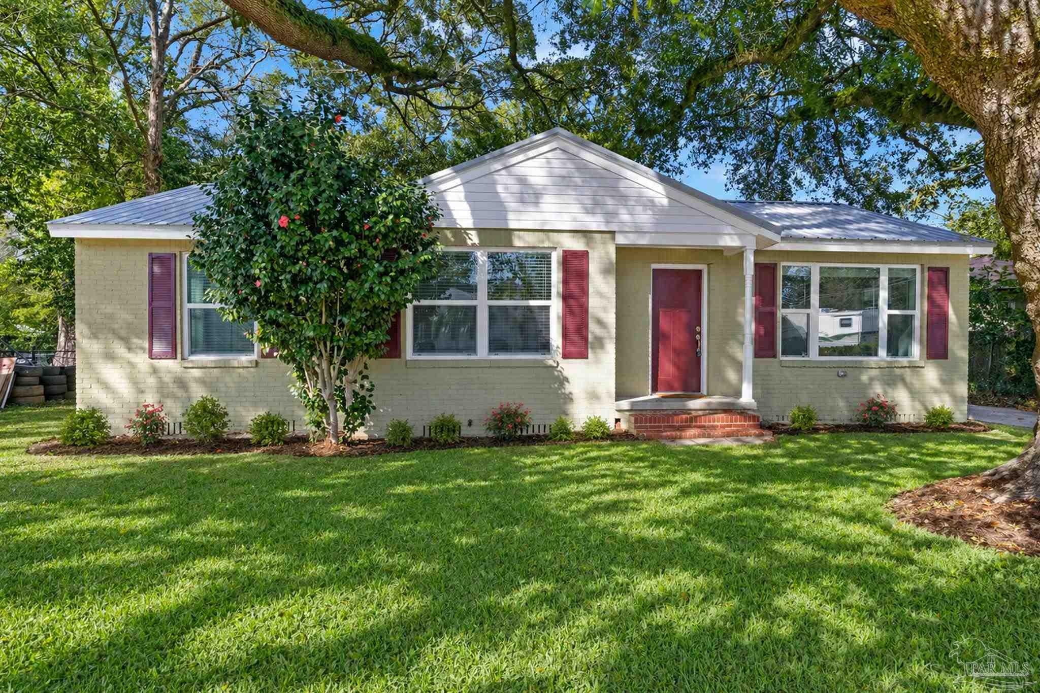Photo 1 of 51 — 810 W Lakeview Ave, Pensacola, FL 32501